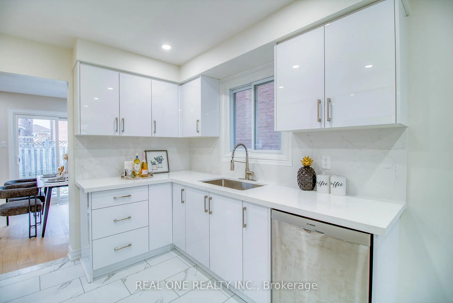 Photo 19 of 32 Charlton Avenue, Vaughan, Brownridge — HOMEH