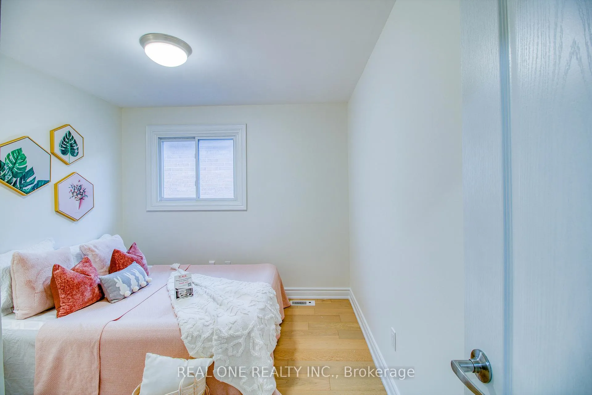 Photo 32 of 32 Charlton Avenue, Vaughan, Brownridge — HOMEH