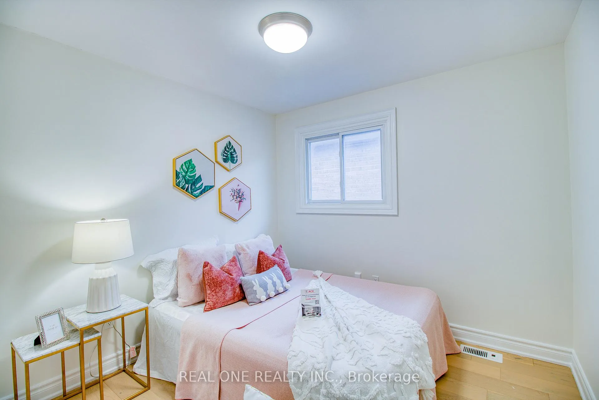 Photo 33 of 32 Charlton Avenue, Vaughan, Brownridge — HOMEH