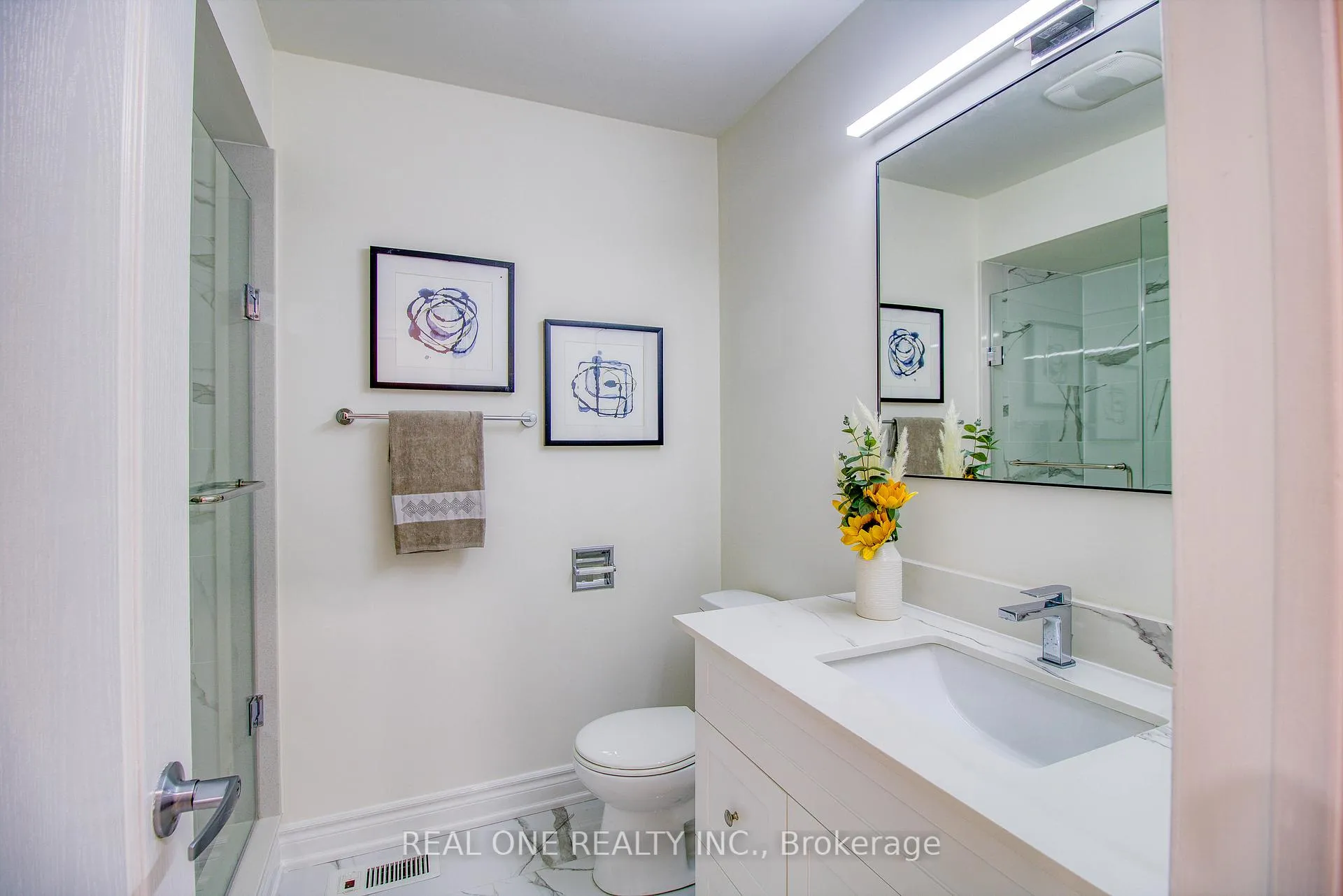 Photo 39 of 32 Charlton Avenue, Vaughan, Brownridge — HOMEH