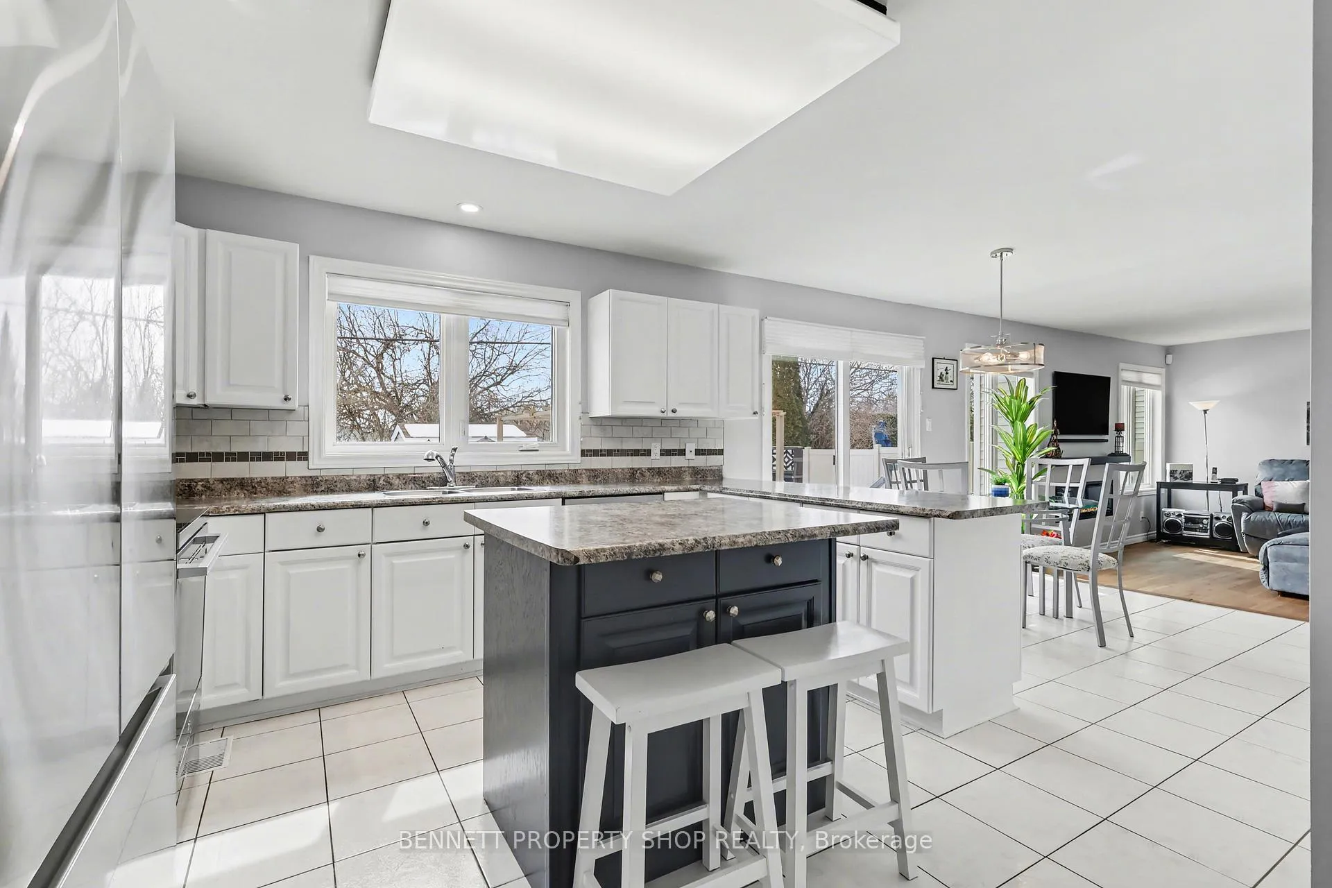 Photo 10 of 1476 Bourcier Drive, Ottawa, Bilberry Creek/Queenswood Heights — HOMEH
