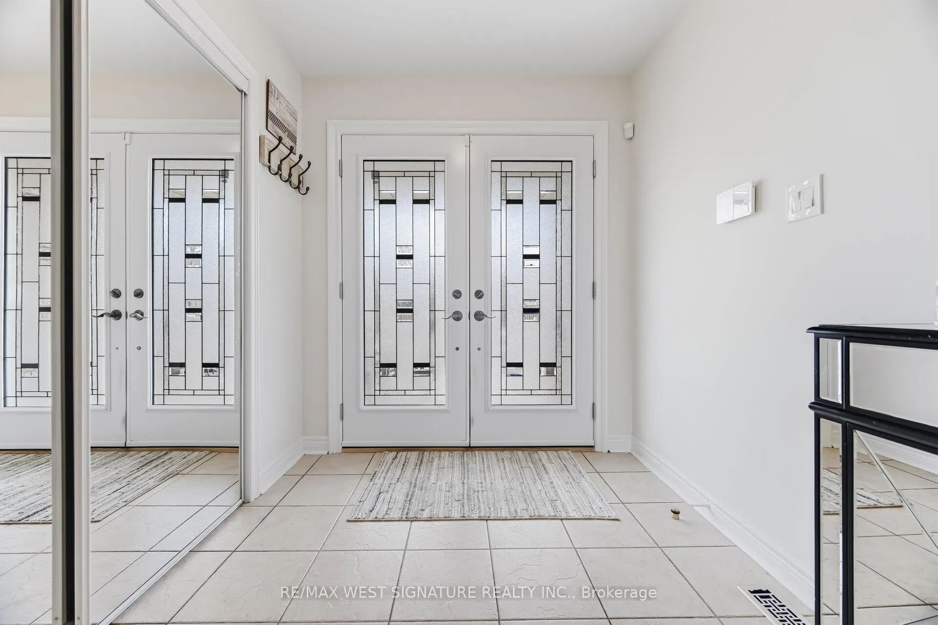Photo 3 of 119 Castle Park Boulevard, Vaughan, Sonoma Heights — HOMEH