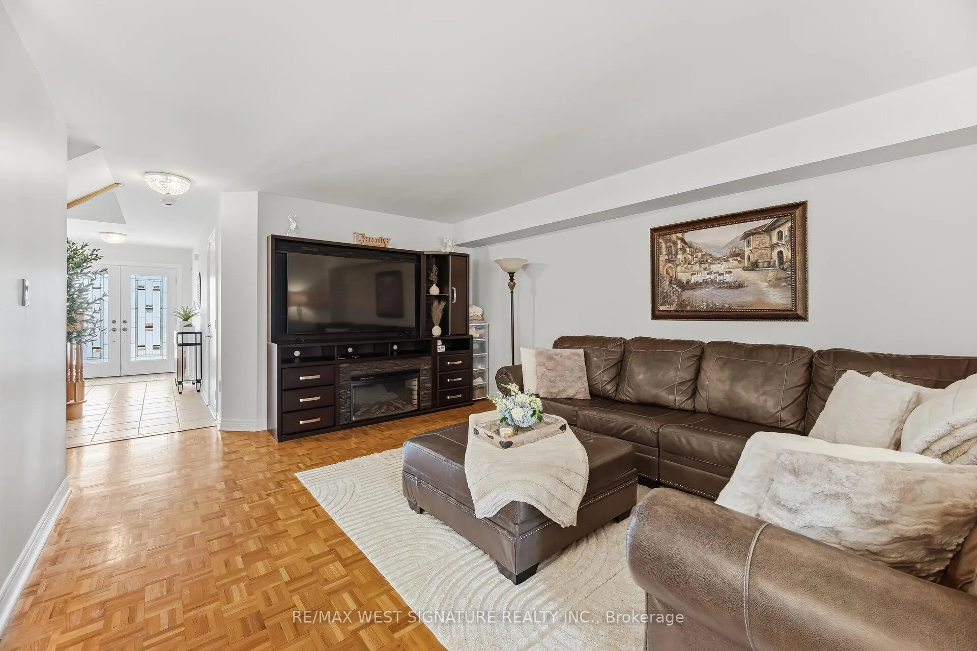 Photo 5 of 119 Castle Park Boulevard, Vaughan, Sonoma Heights — HOMEH