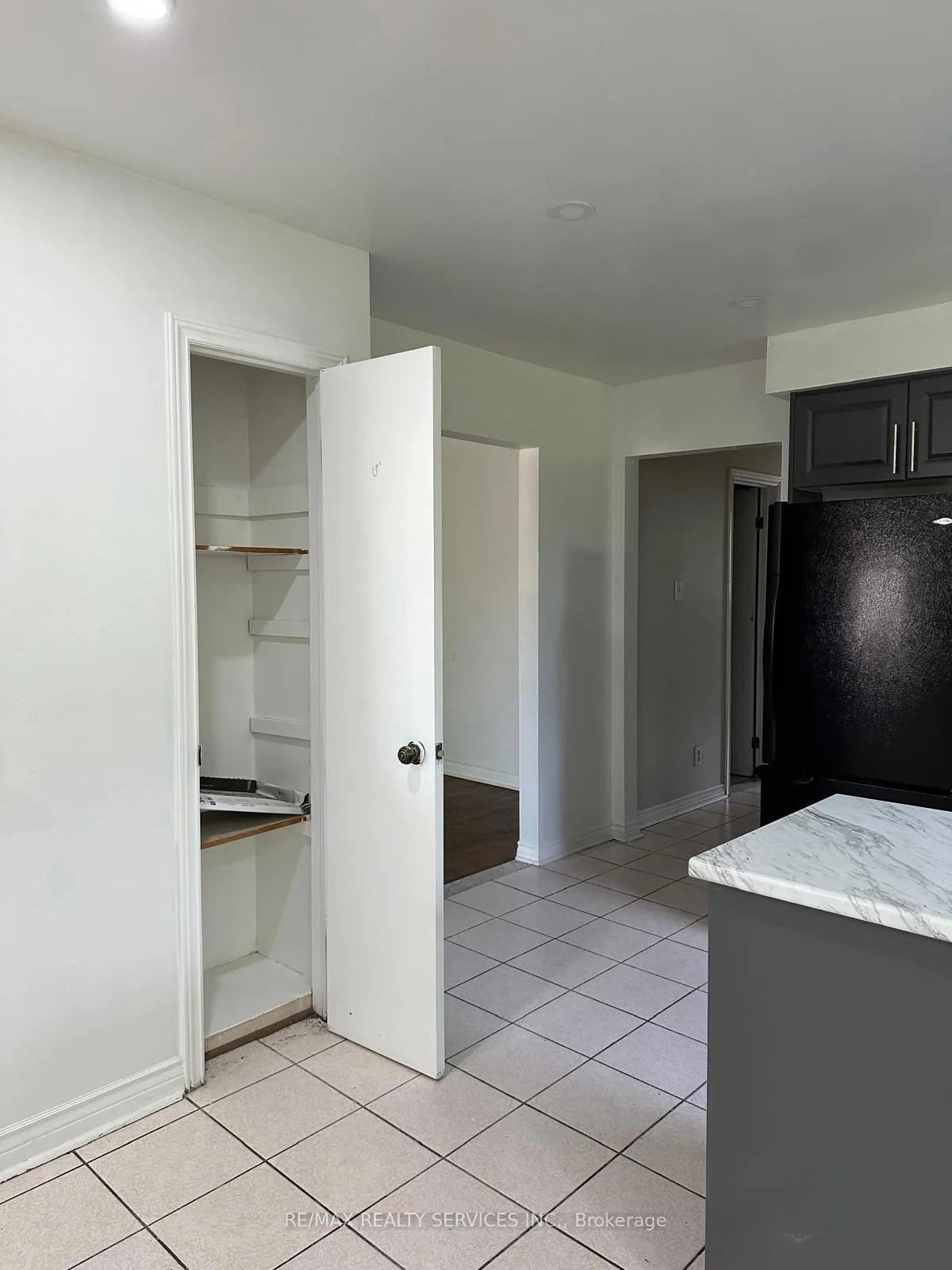 Photo 5 of Unit Main, 134 Jade Crescent, Brampton, Northgate — HOMEH