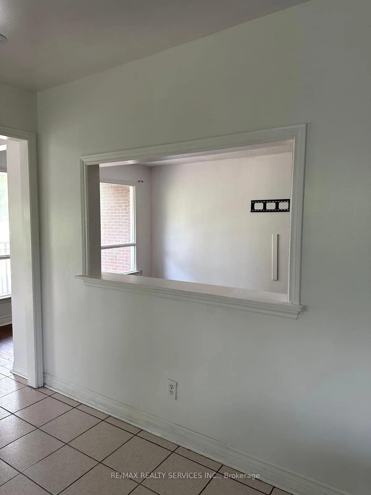 Photo 6 of Unit Main, 134 Jade Crescent, Brampton, Northgate — HOMEH