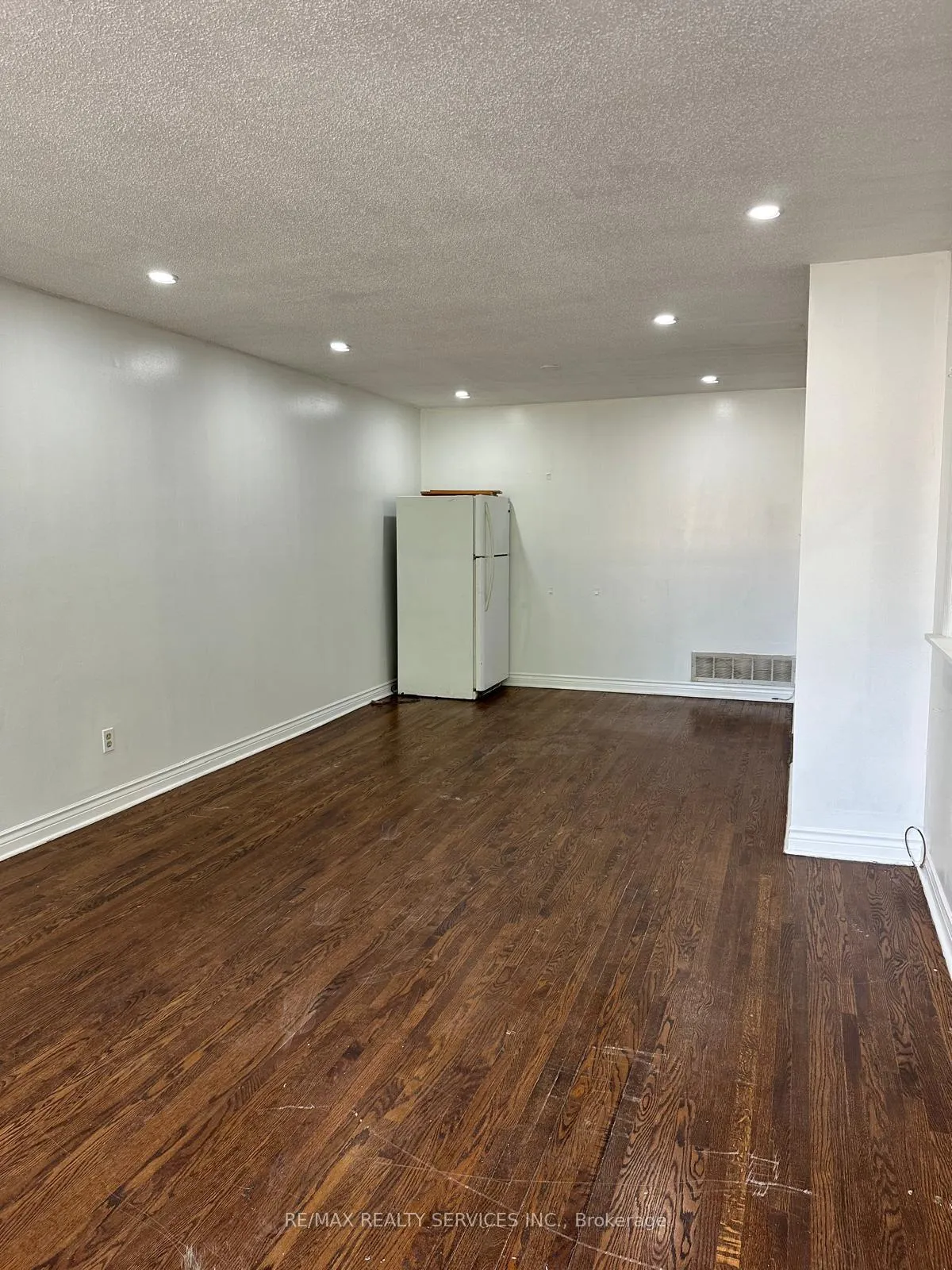 Photo 8 of Unit Main, 134 Jade Crescent, Brampton, Northgate — HOMEH