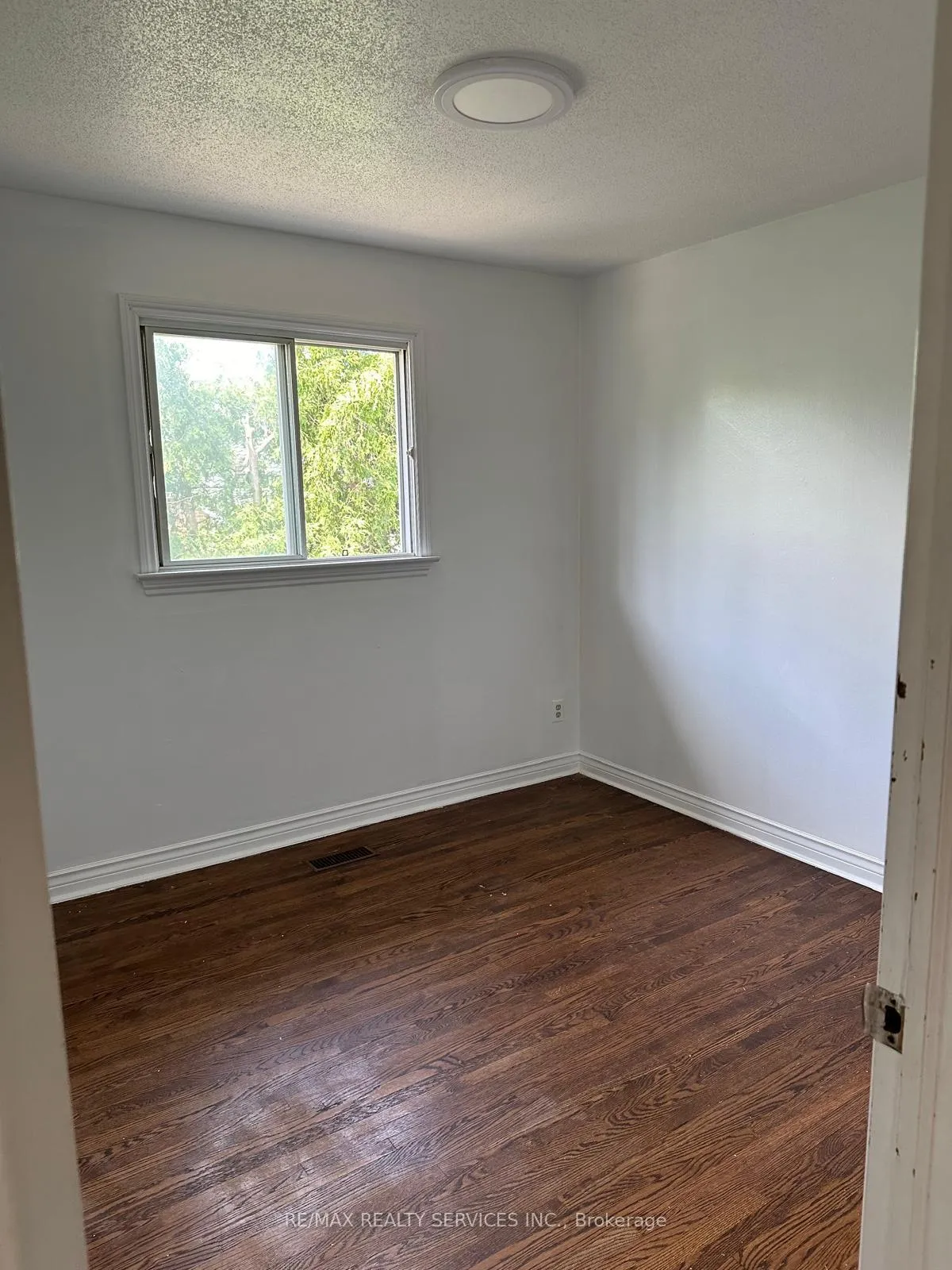 Photo 11 of Unit Main, 134 Jade Crescent, Brampton, Northgate — HOMEH