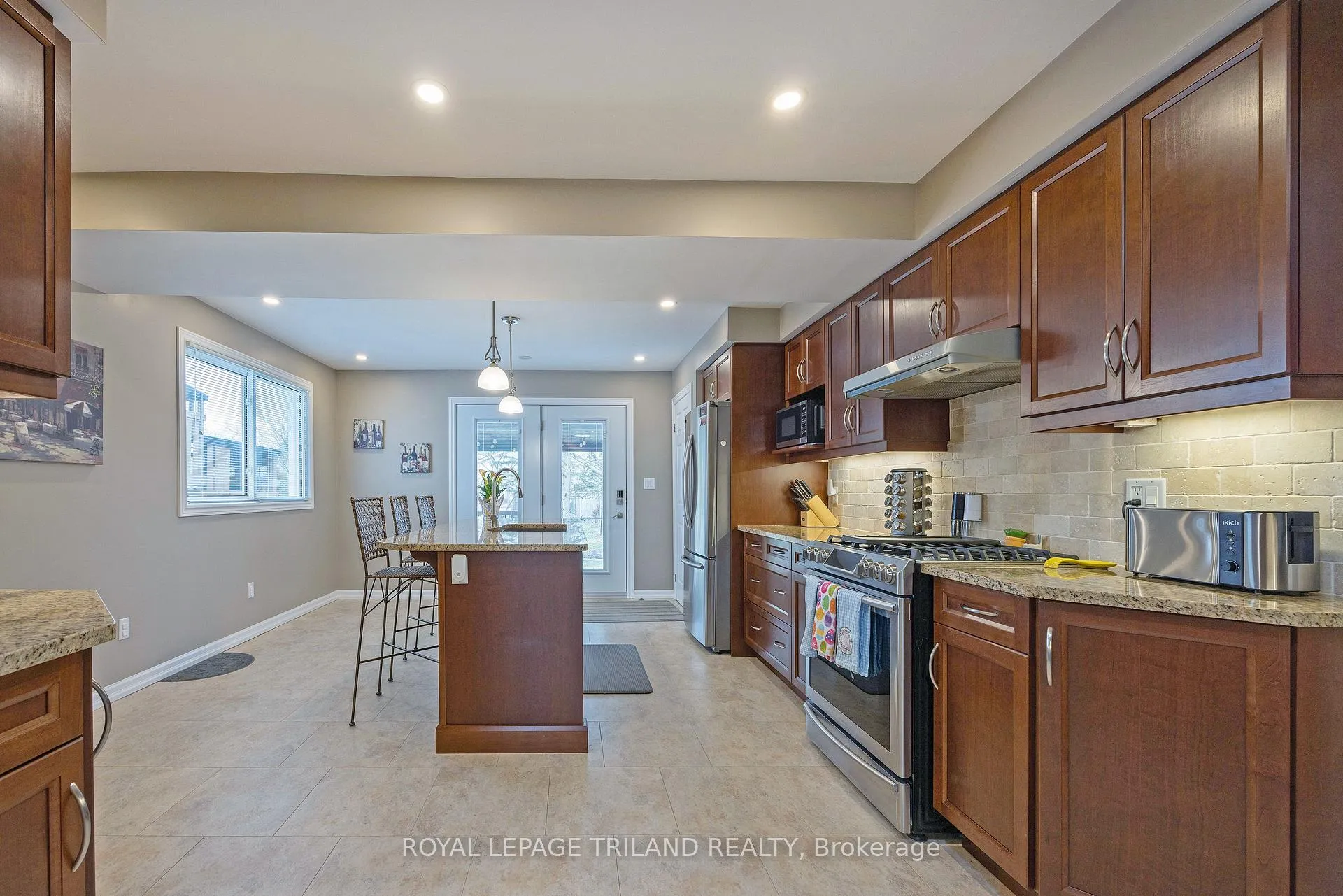 Photo 11 of 59 Lawrence Avenue, St. Thomas — HOMEH