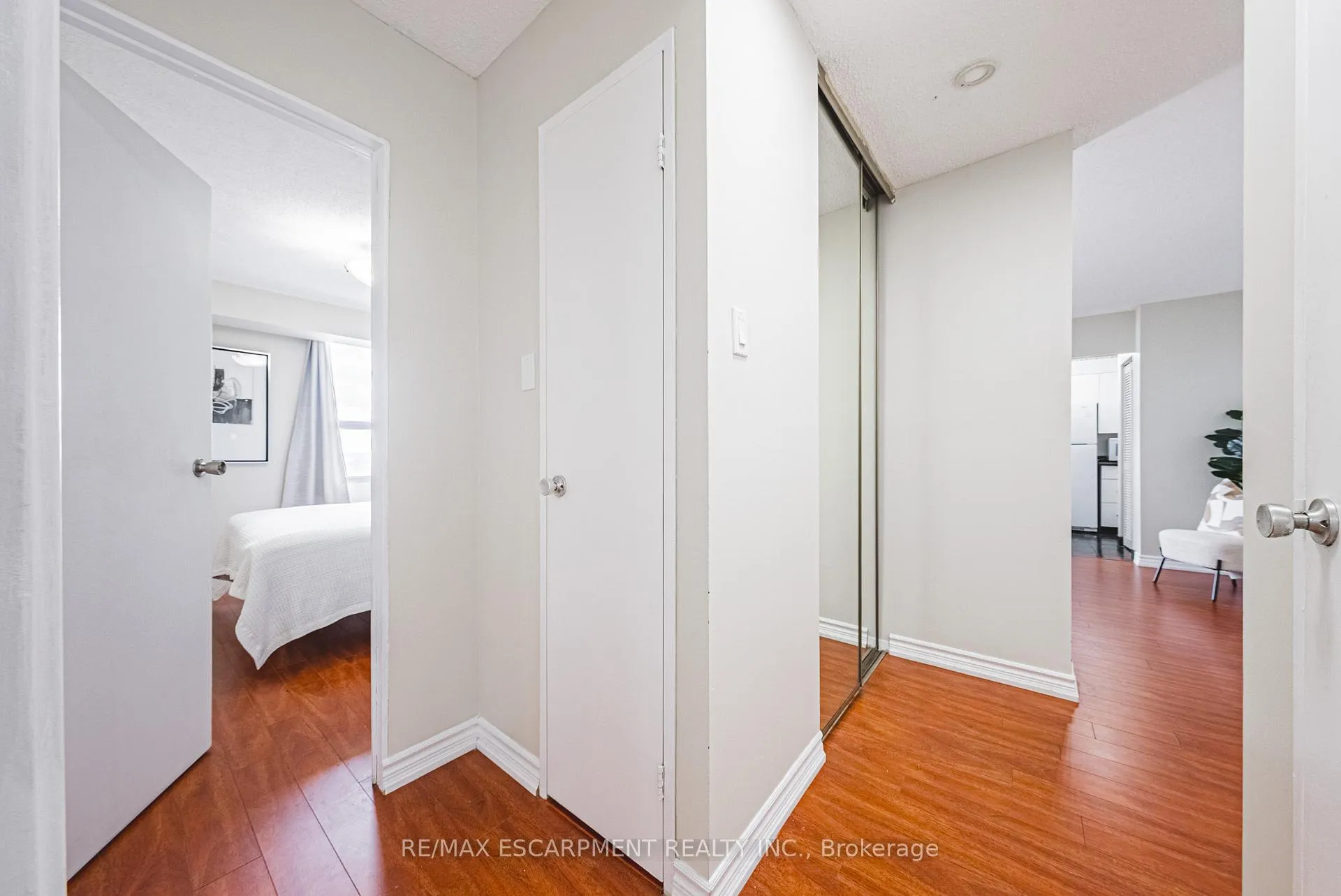 Photo 3 of Unit 1206, 2055 Upper Middle Road, Burlington, Brant Hills — HOMEH