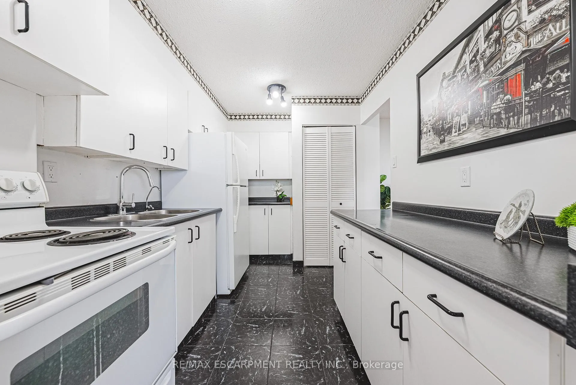 Photo 13 of Unit 1206, 2055 Upper Middle Road, Burlington, Brant Hills — HOMEH
