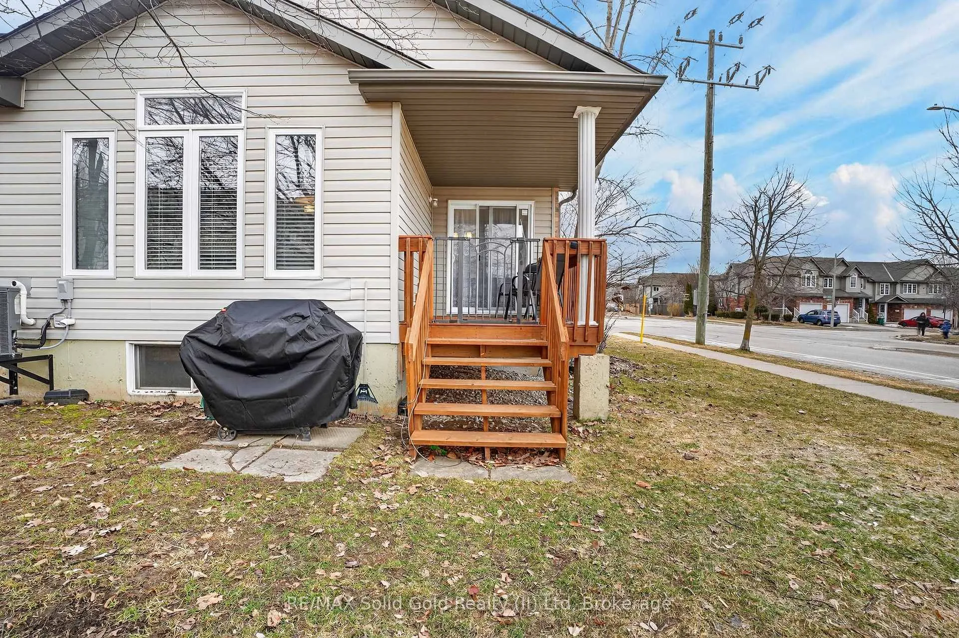 Photo 4 of 539 Woolgrass Avenue, Waterloo — HOMEH