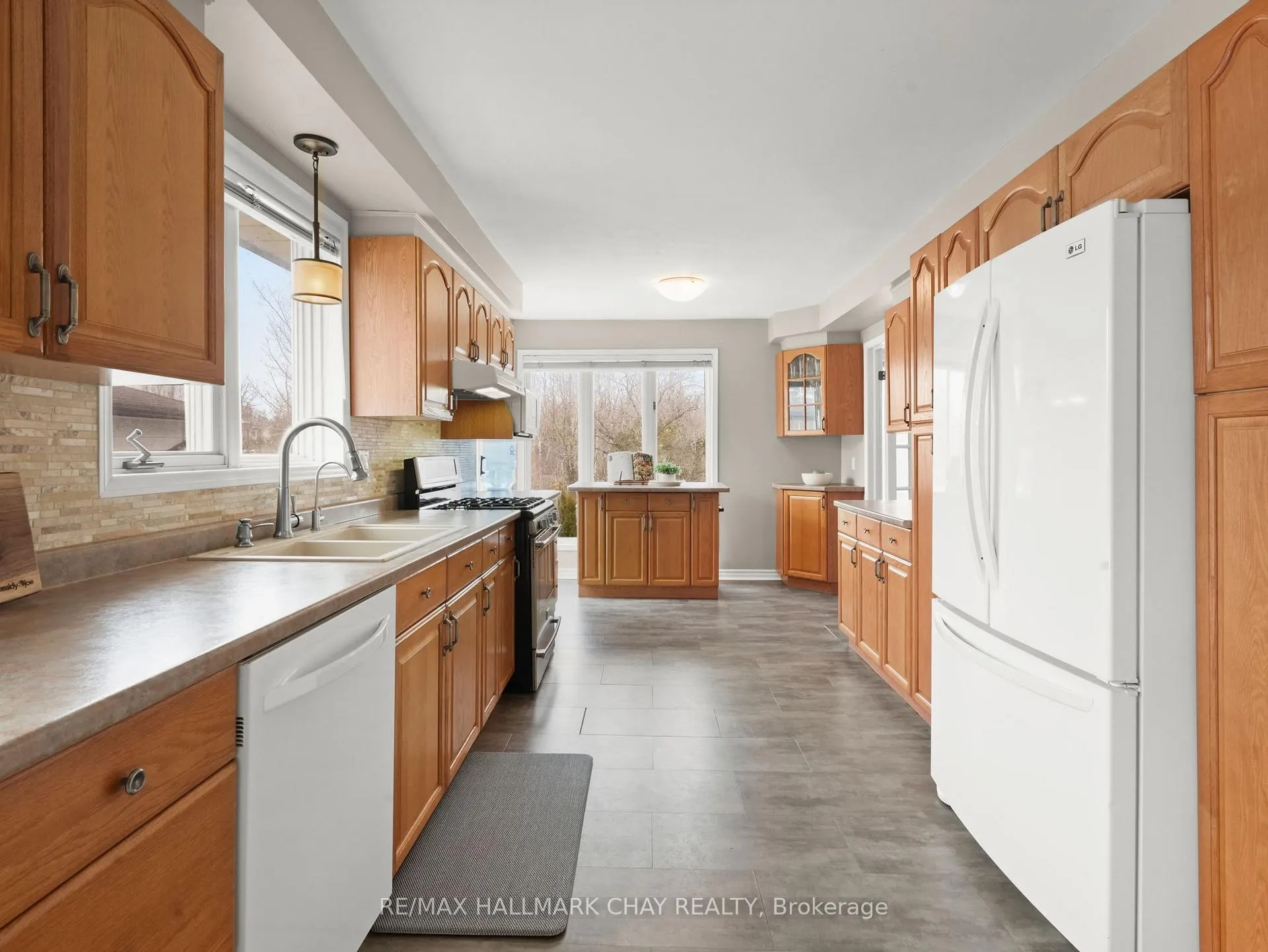 Photo 10 of 2209 Spring Street, Innisfil, Alcona — HOMEH