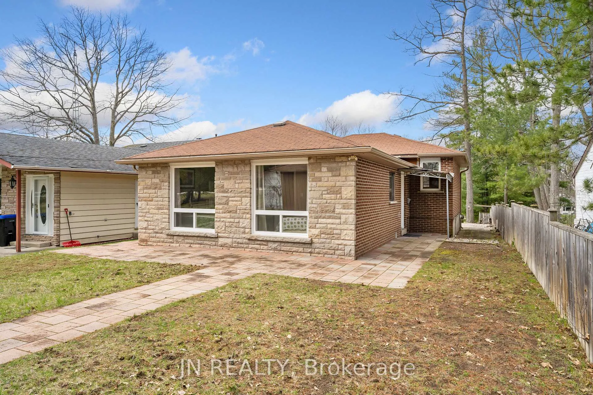 Photo 1 of 322 Oxbow Park Drive, Wasaga Beach — HOMEH