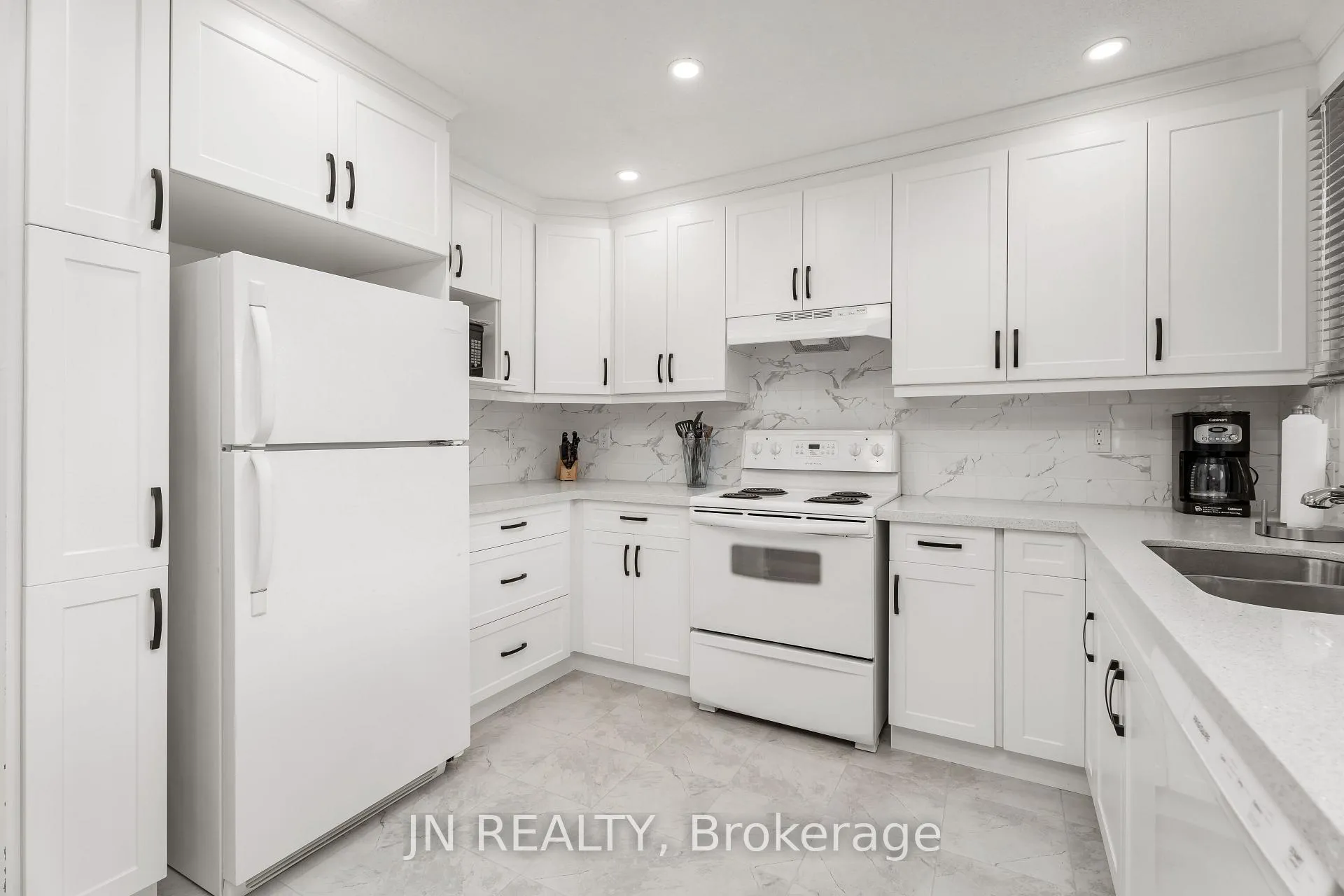 Photo 10 of 322 Oxbow Park Drive, Wasaga Beach — HOMEH