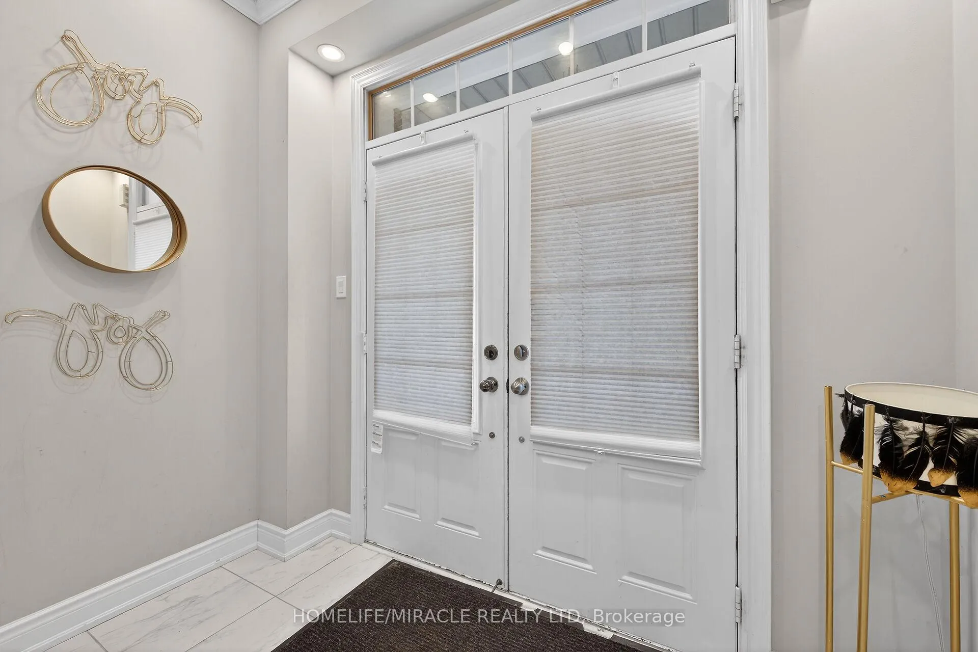 Photo 3 of 7809 Hackberry Trail, Niagara Falls, Brown — HOMEH