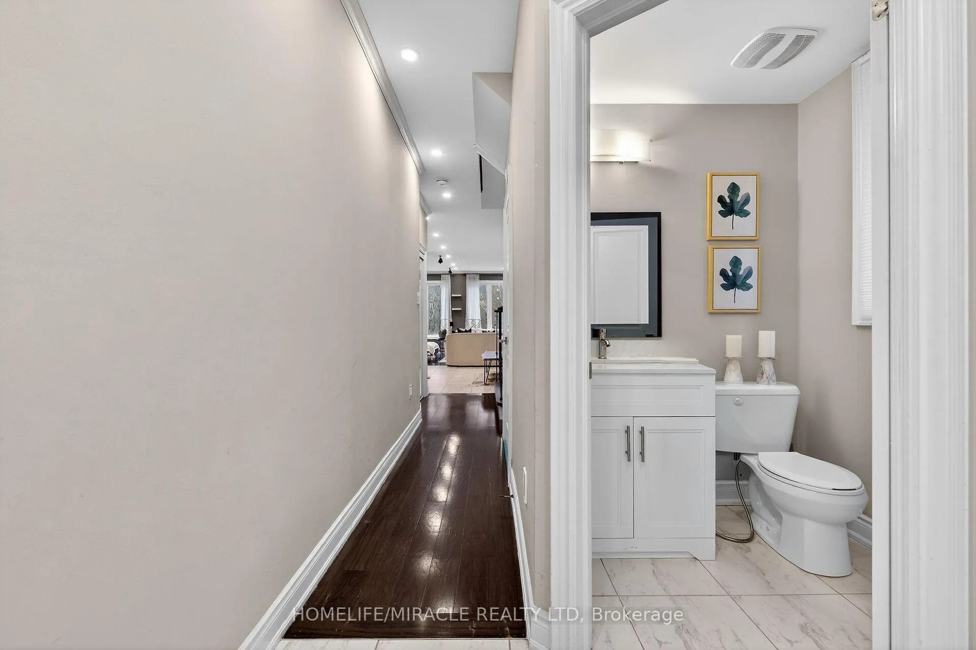 Photo 4 of 7809 Hackberry Trail, Niagara Falls, Brown — HOMEH