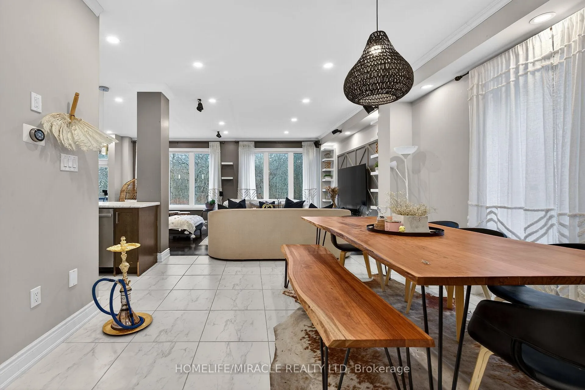 Photo 6 of 7809 Hackberry Trail, Niagara Falls, Brown — HOMEH