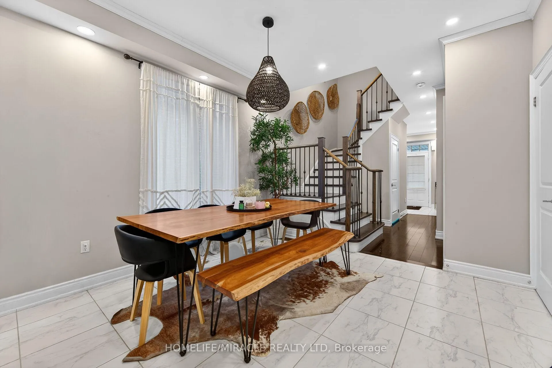 Photo 7 of 7809 Hackberry Trail, Niagara Falls, Brown — HOMEH