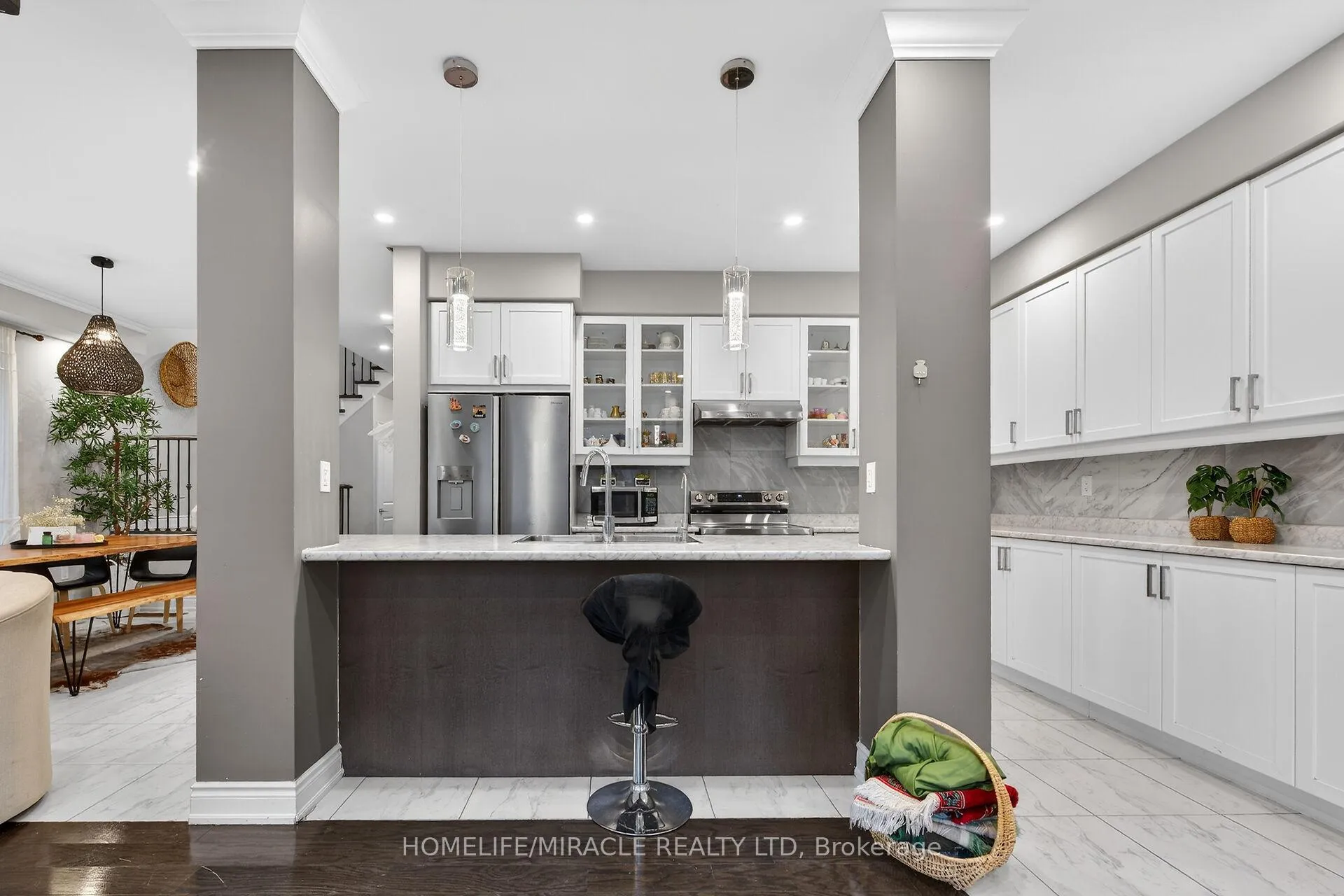 Photo 10 of 7809 Hackberry Trail, Niagara Falls, Brown — HOMEH