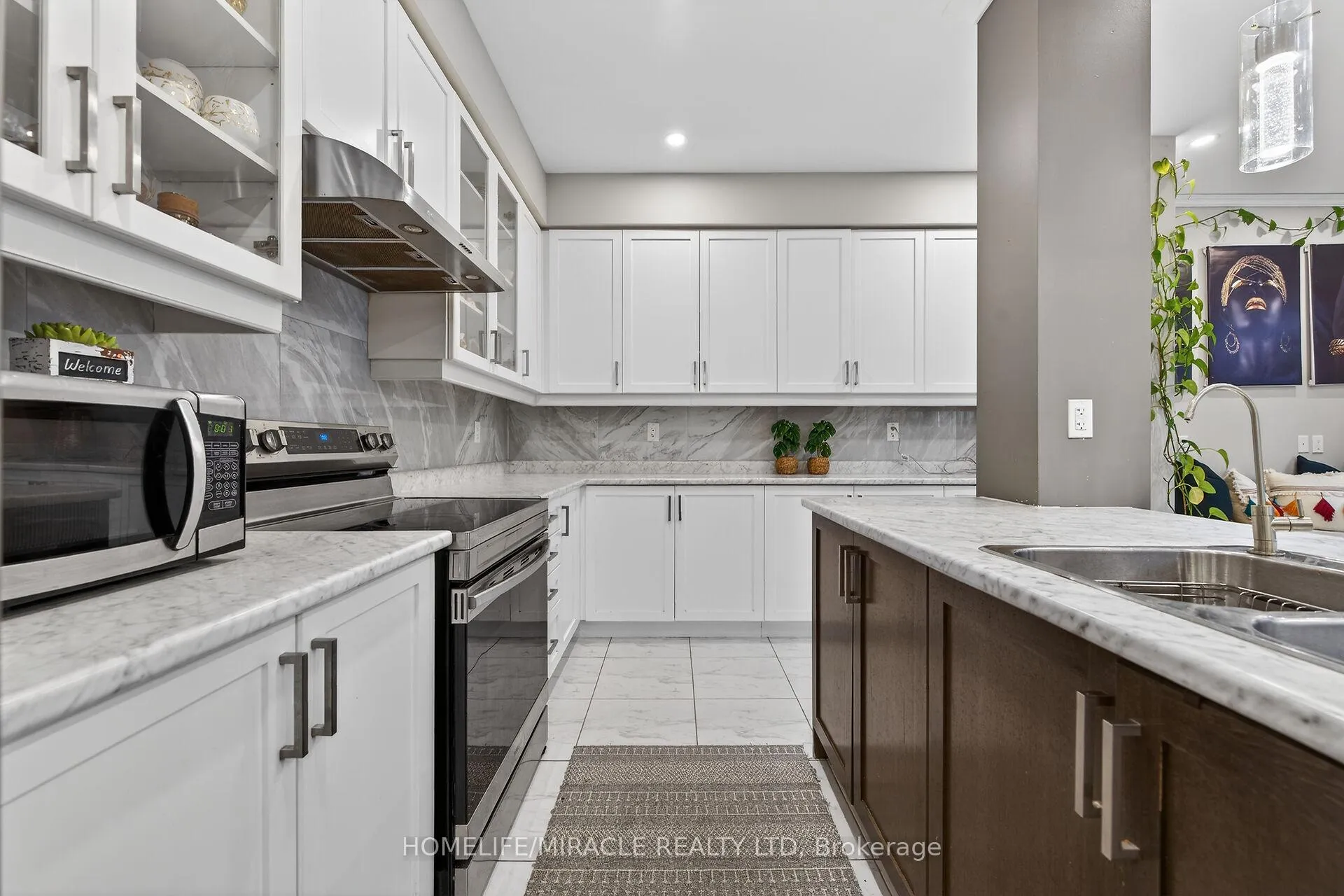 Photo 14 of 7809 Hackberry Trail, Niagara Falls, Brown — HOMEH