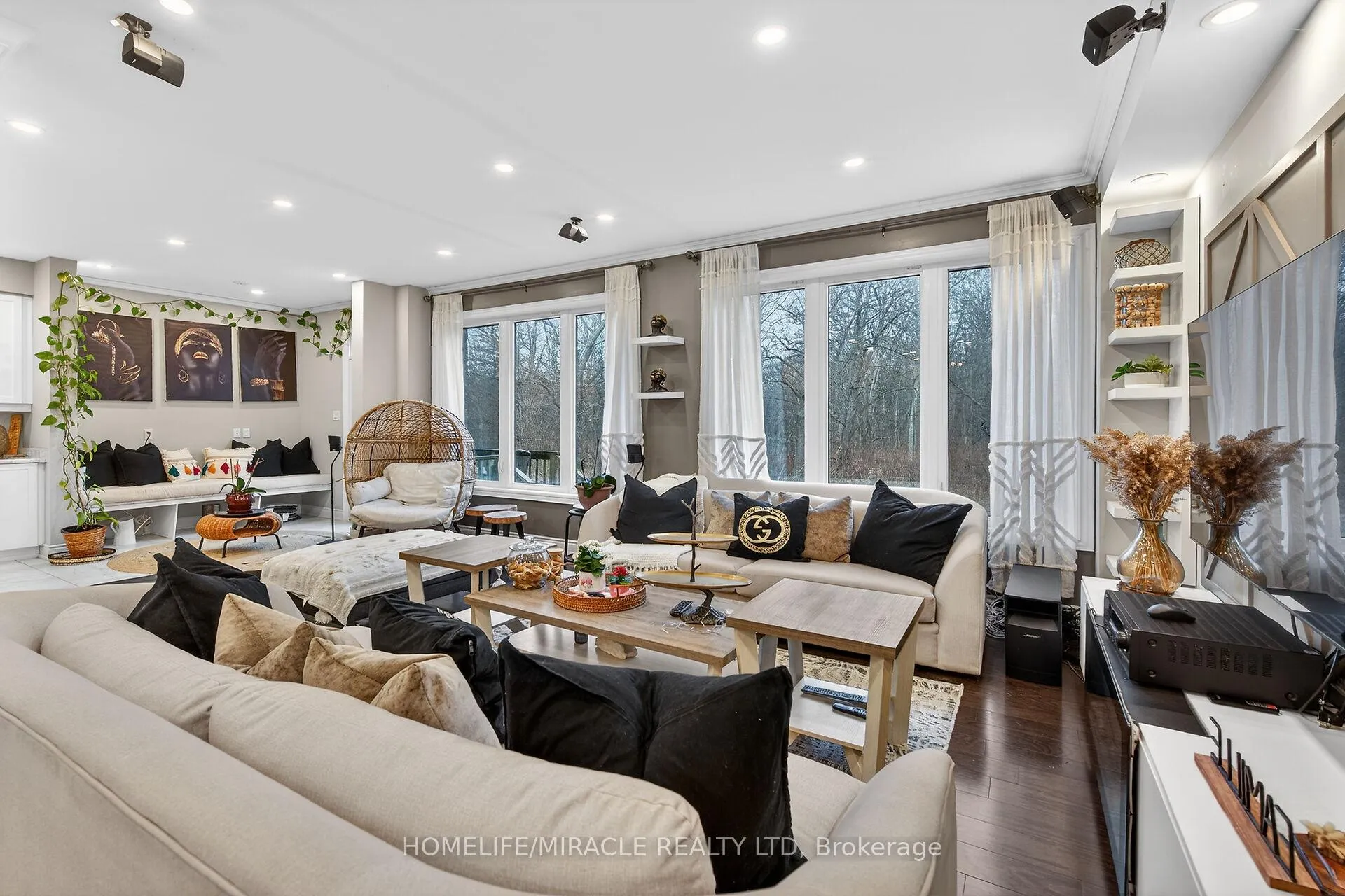 Photo 16 of 7809 Hackberry Trail, Niagara Falls, Brown — HOMEH
