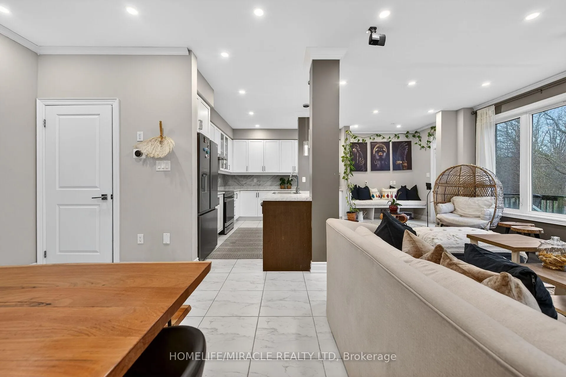 Photo 17 of 7809 Hackberry Trail, Niagara Falls, Brown — HOMEH