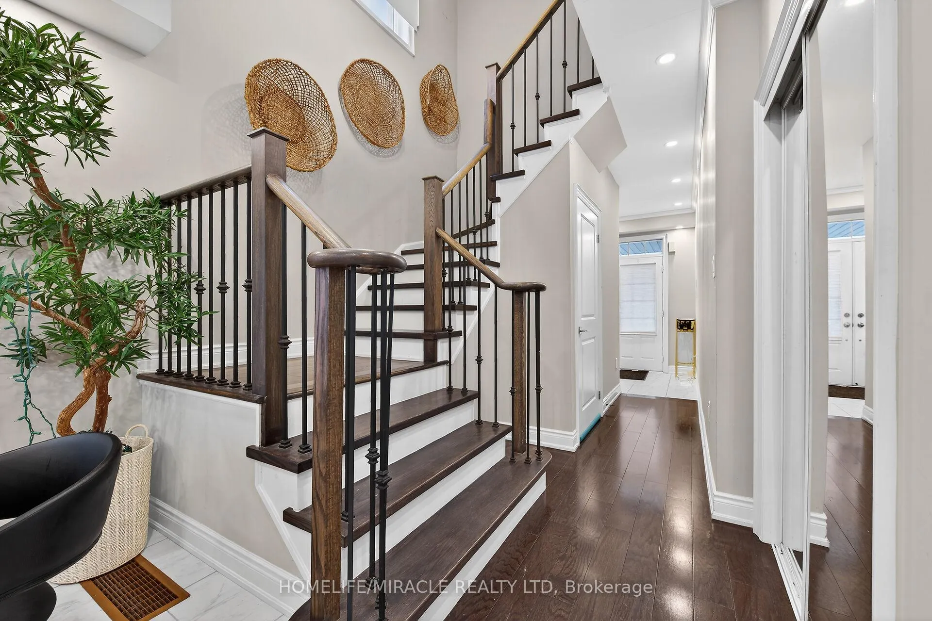 Photo 23 of 7809 Hackberry Trail, Niagara Falls, Brown — HOMEH
