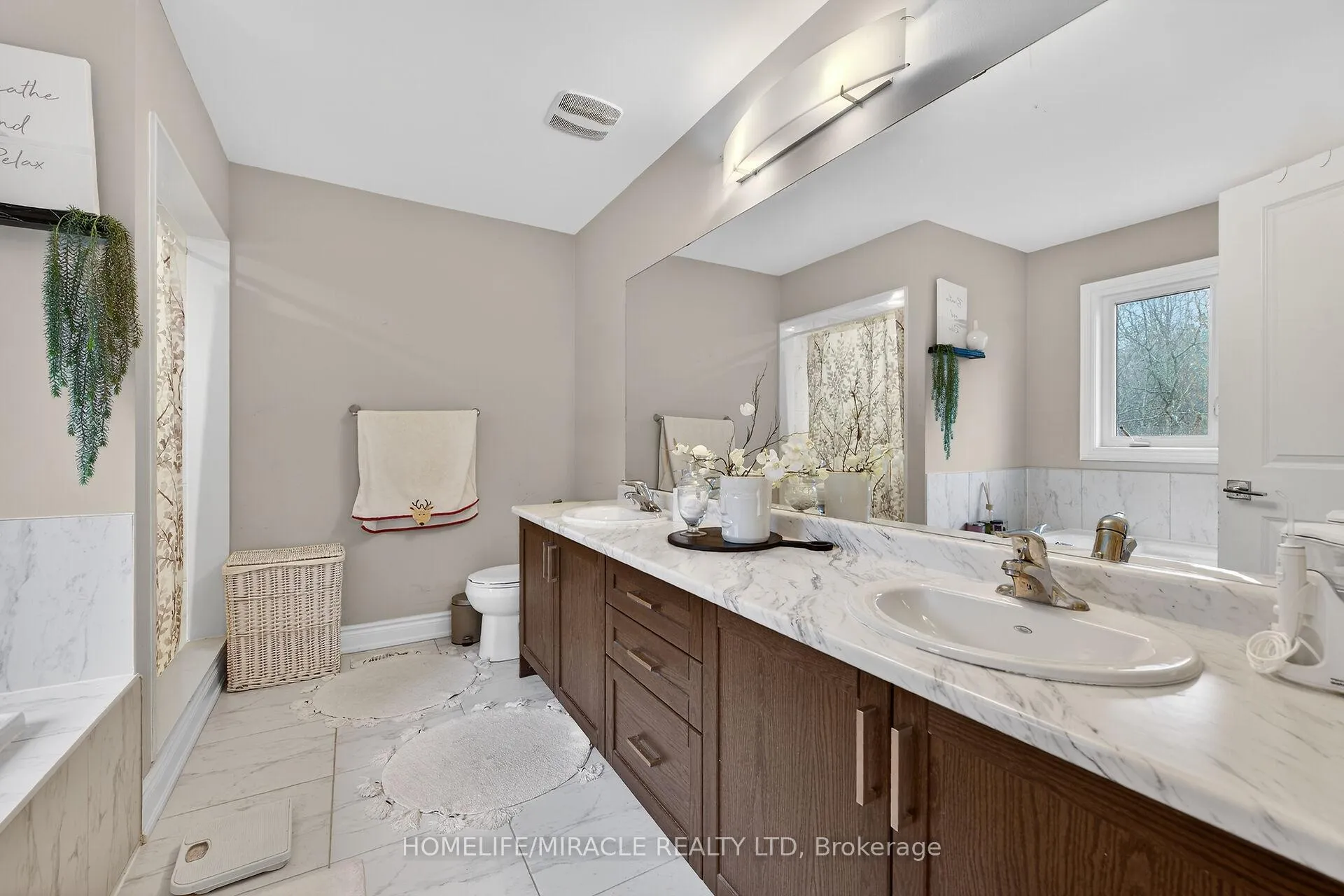 Photo 27 of 7809 Hackberry Trail, Niagara Falls, Brown — HOMEH