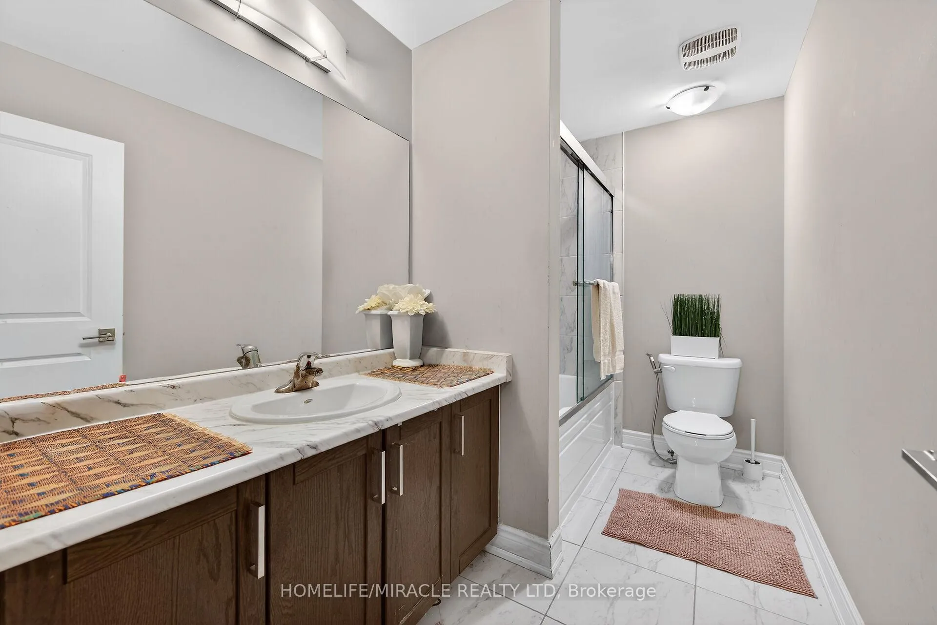 Photo 33 of 7809 Hackberry Trail, Niagara Falls, Brown — HOMEH