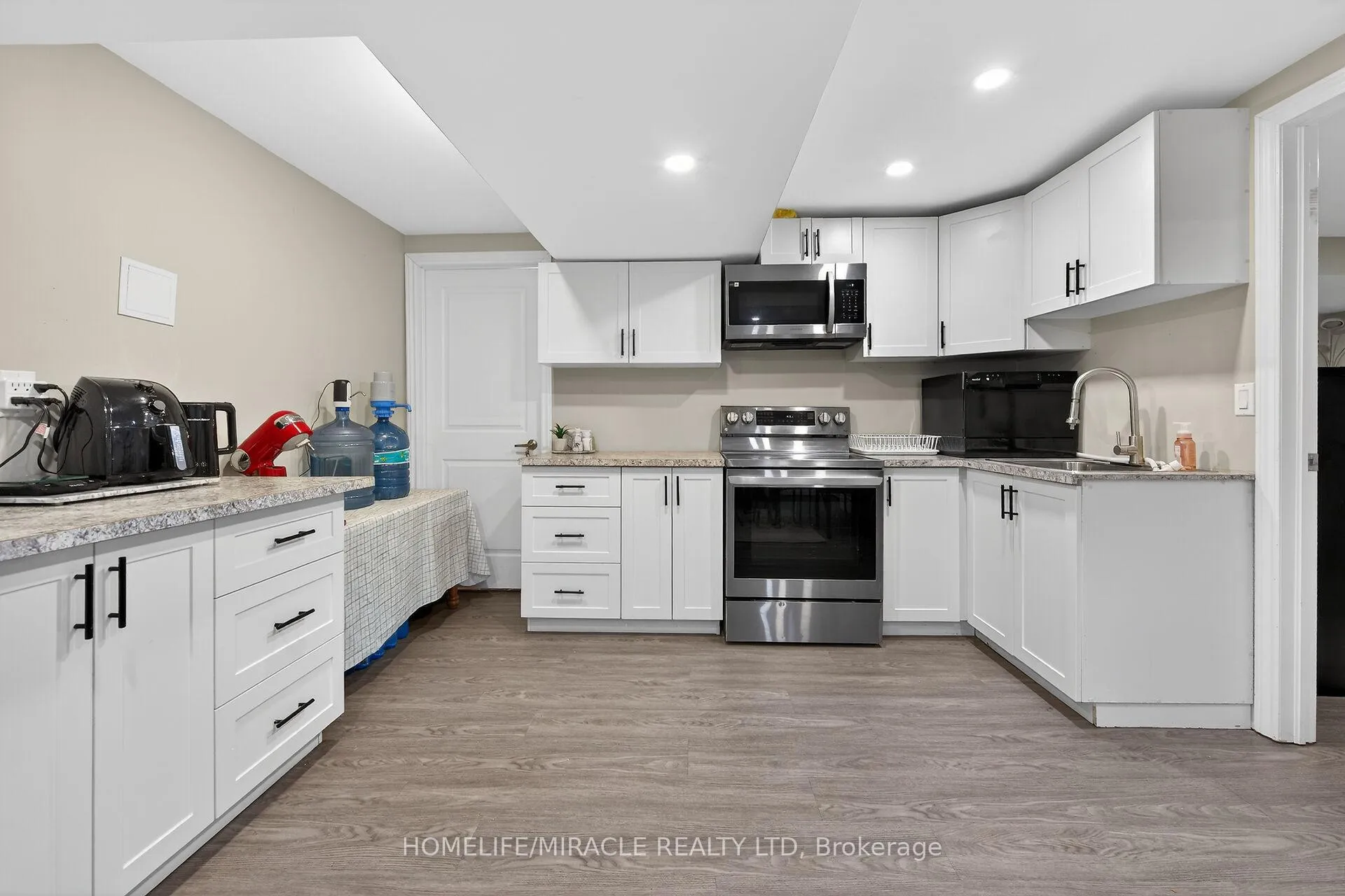 Photo 35 of 7809 Hackberry Trail, Niagara Falls, Brown — HOMEH