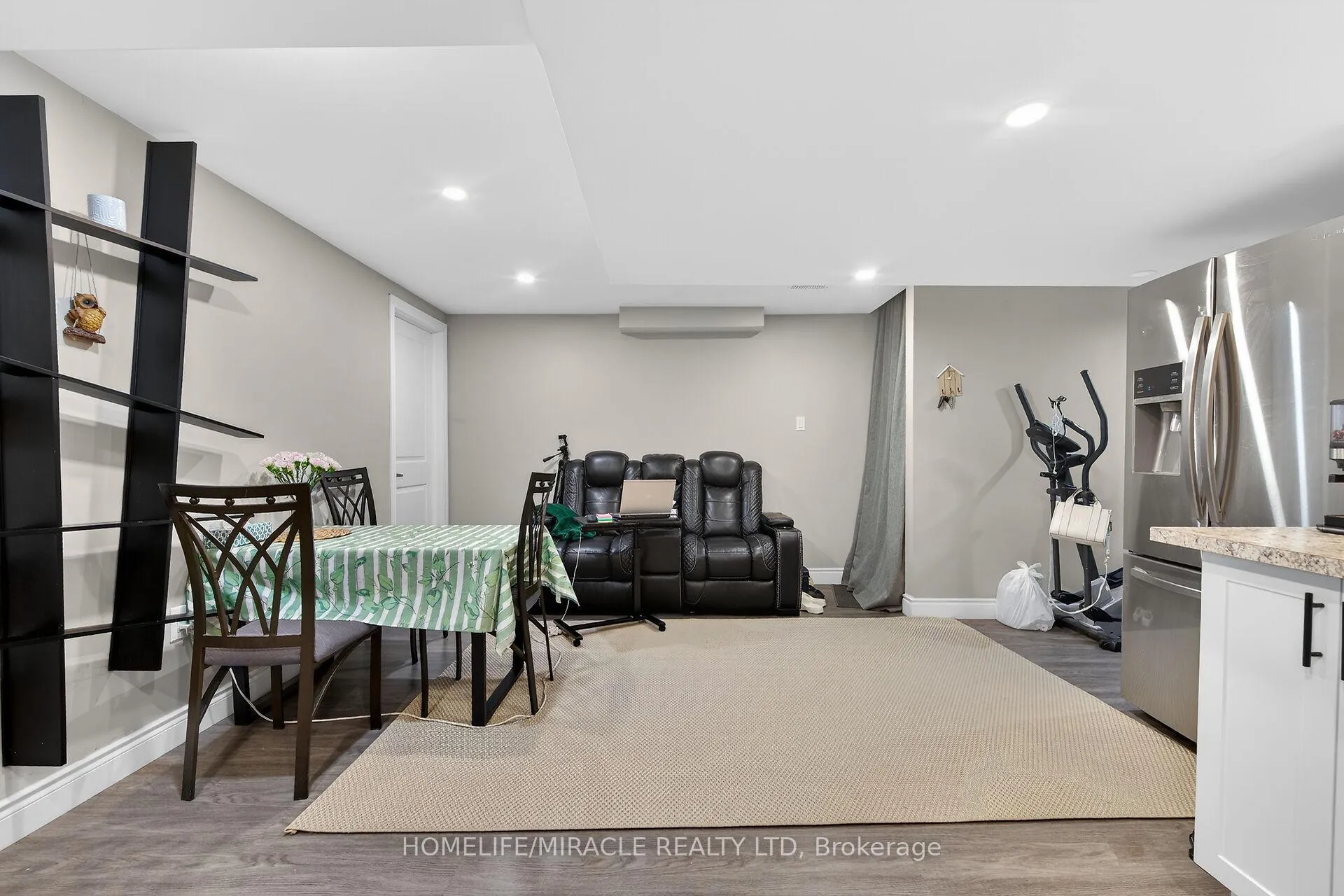 Photo 37 of 7809 Hackberry Trail, Niagara Falls, Brown — HOMEH