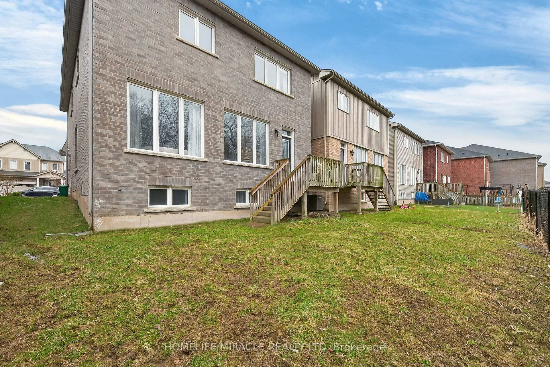 Photo 43 of 7809 Hackberry Trail, Niagara Falls, Brown — HOMEH