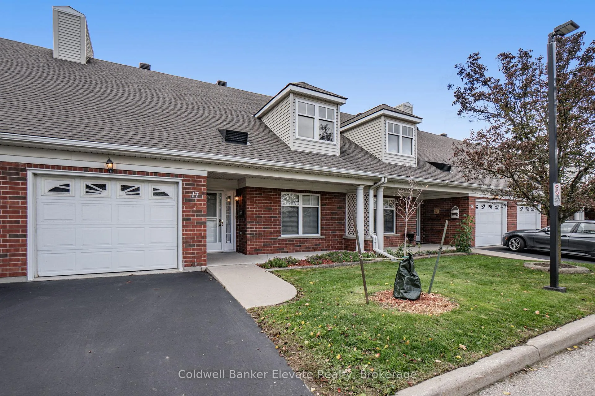 Photo 2 of Unit 17, 2705 Kingsway Drive, Kitchener — HOMEH