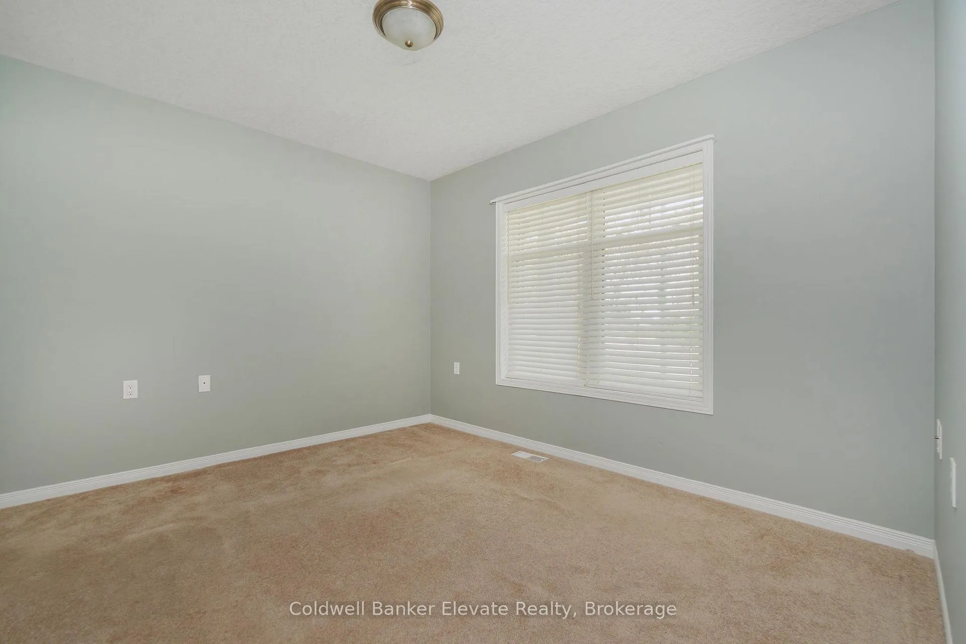 Photo 5 of Unit 17, 2705 Kingsway Drive, Kitchener — HOMEH