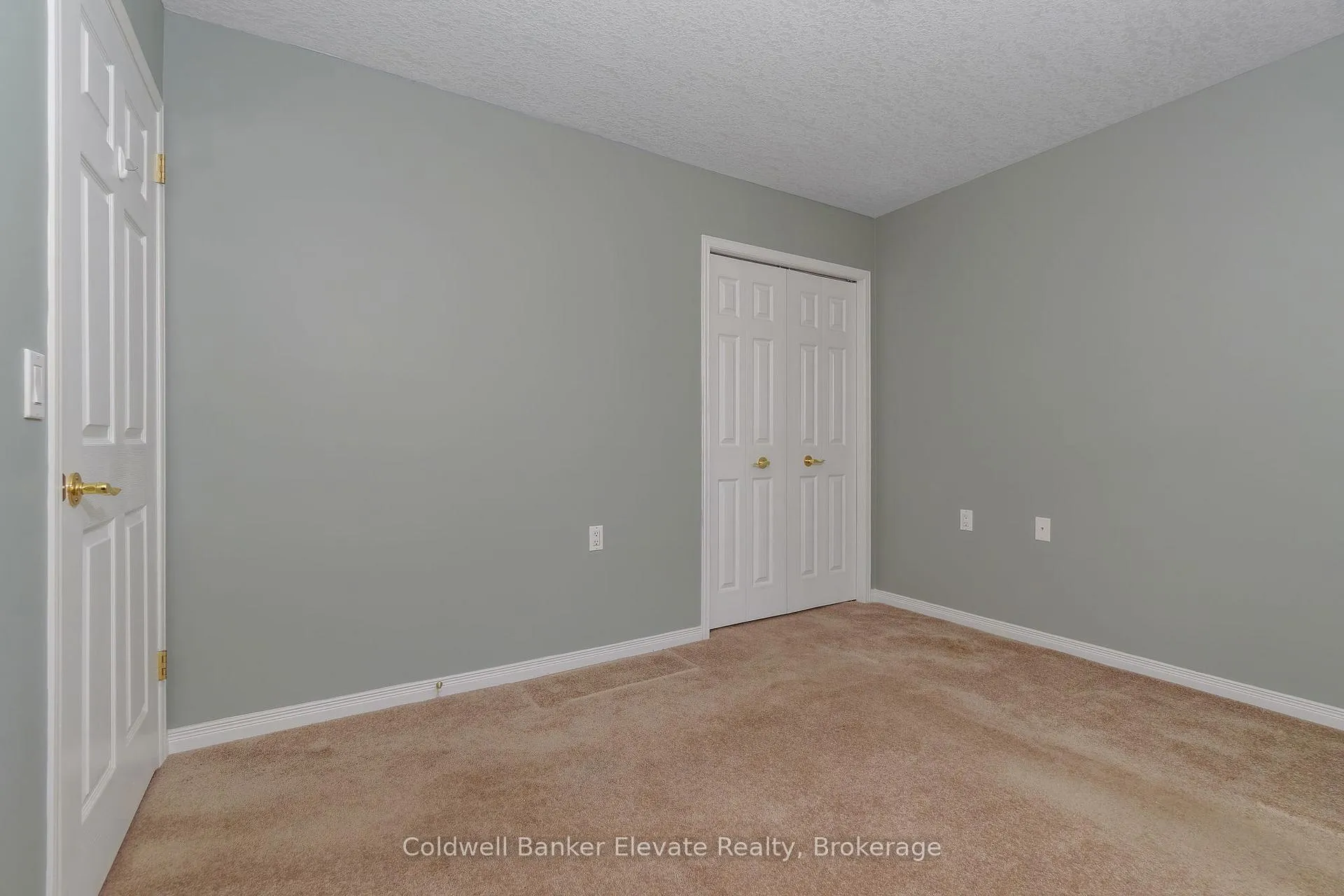 Photo 6 of Unit 17, 2705 Kingsway Drive, Kitchener — HOMEH