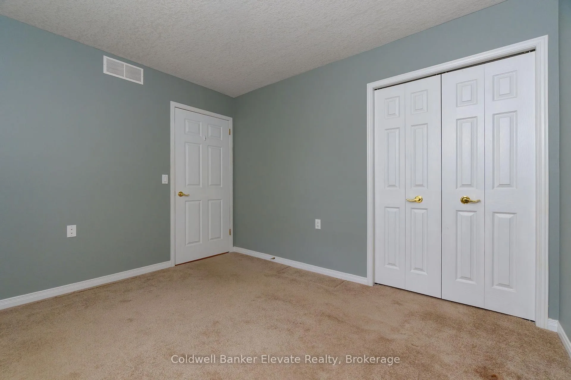 Photo 7 of Unit 17, 2705 Kingsway Drive, Kitchener — HOMEH