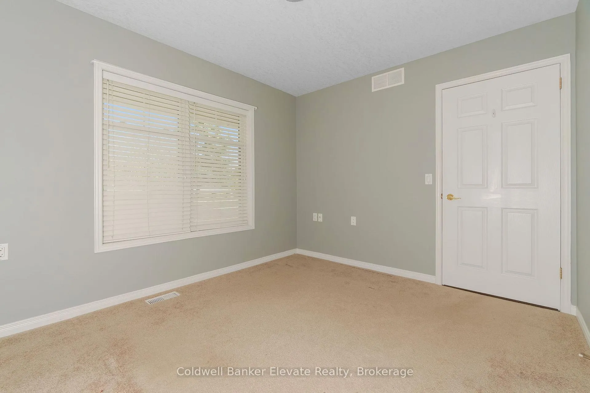 Photo 8 of Unit 17, 2705 Kingsway Drive, Kitchener — HOMEH