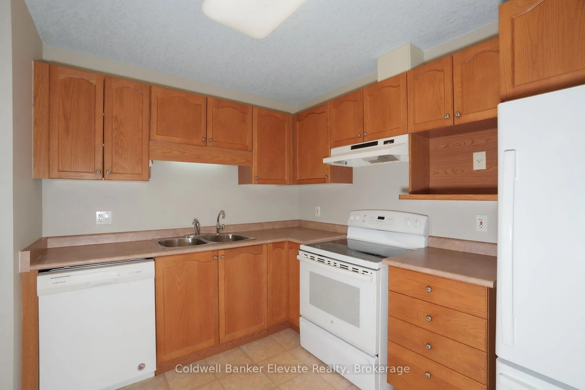 Photo 11 of Unit 17, 2705 Kingsway Drive, Kitchener — HOMEH
