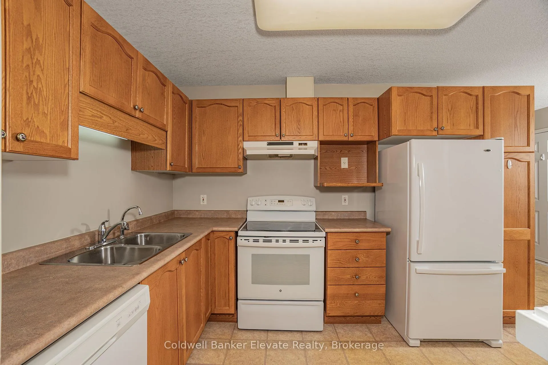 Photo 12 of Unit 17, 2705 Kingsway Drive, Kitchener — HOMEH