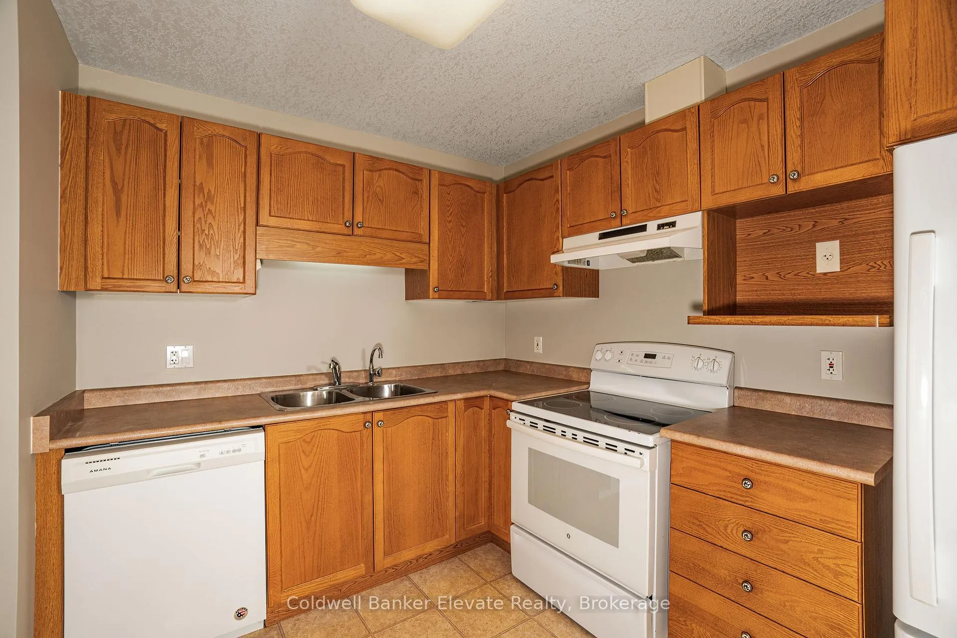 Photo 13 of Unit 17, 2705 Kingsway Drive, Kitchener — HOMEH