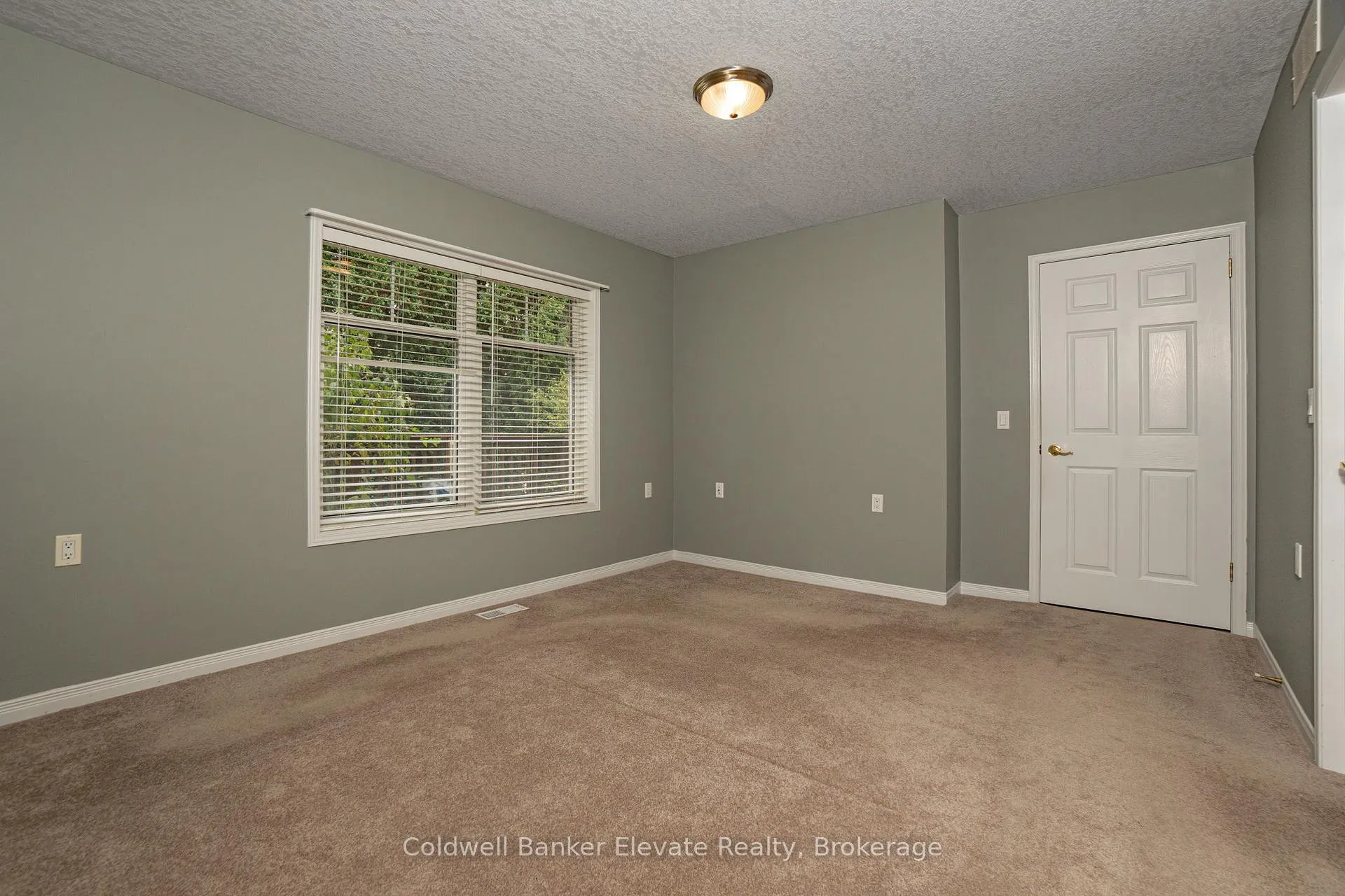 Photo 23 of Unit 17, 2705 Kingsway Drive, Kitchener — HOMEH