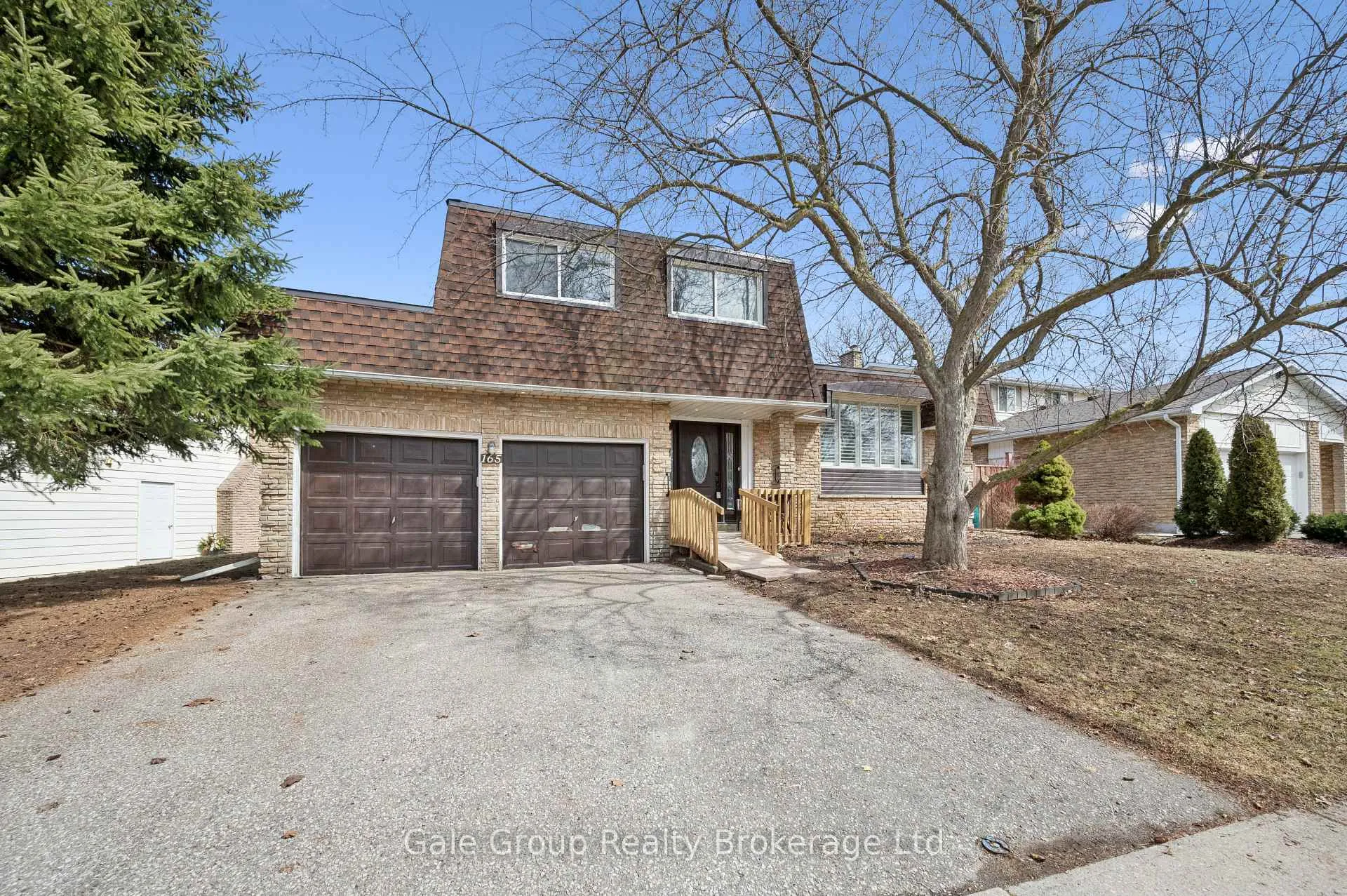 Front of 165 Brookside Crescent