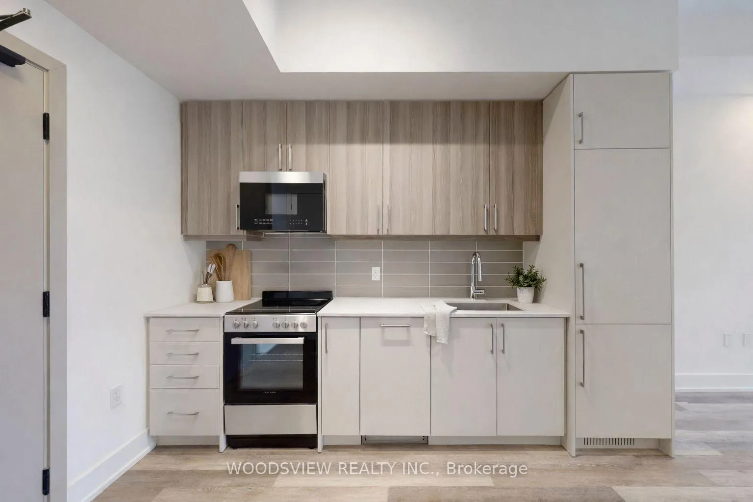 Photo 11 of Unit 533, 2075 King Road, King, King City — HOMEH
