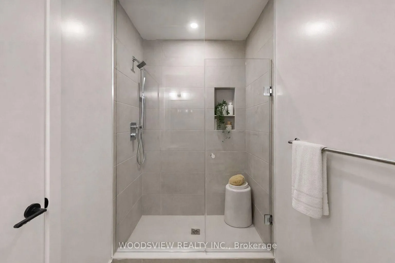 Photo 13 of Unit 533, 2075 King Road, King, King City — HOMEH