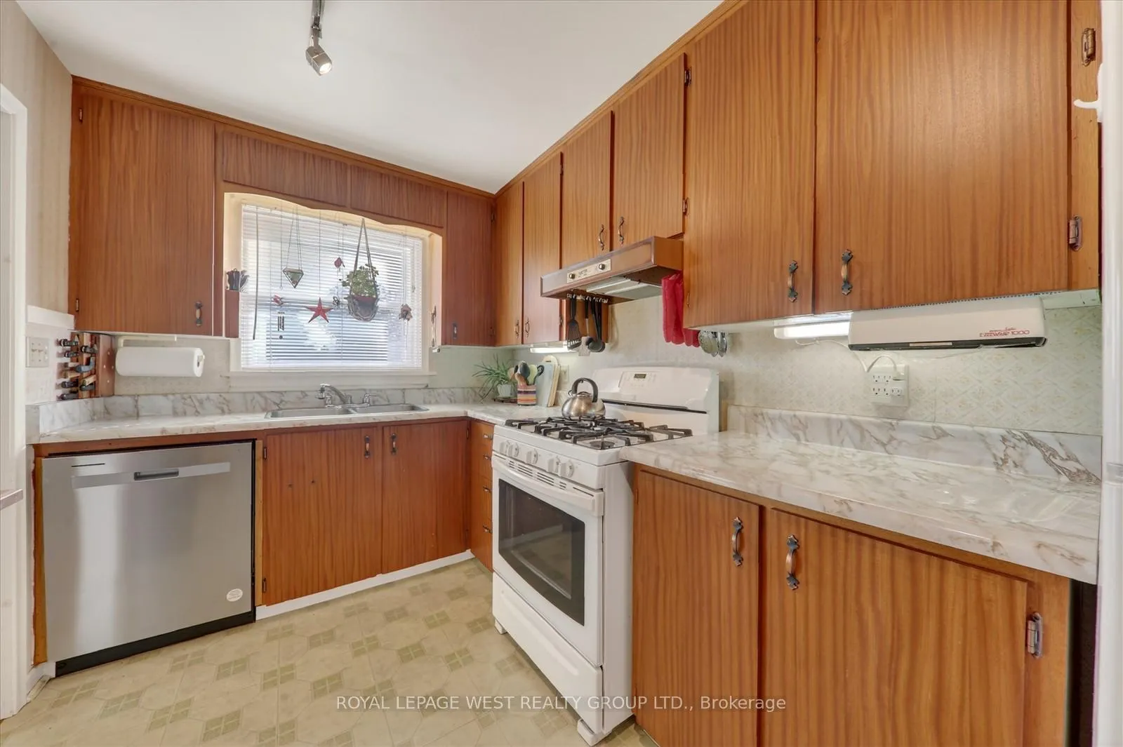 Photo 7 of 35 Roxaline Street, Etobicoke, Humber Heights — HOMEH