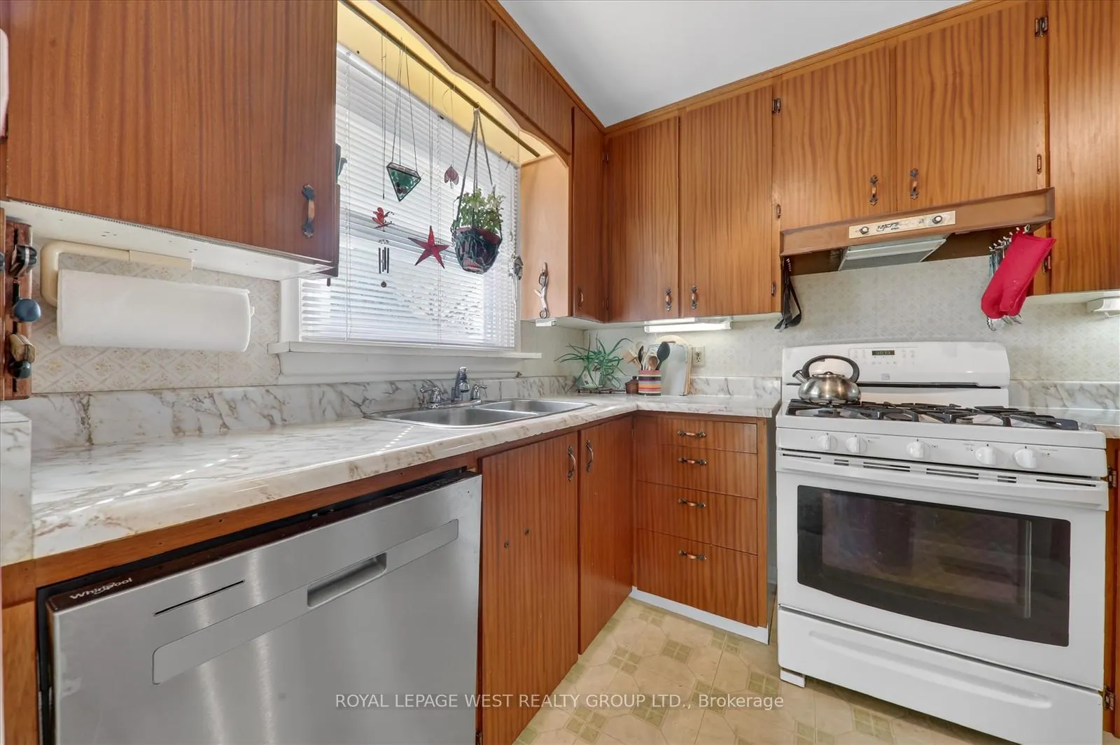 Photo 10 of 35 Roxaline Street, Etobicoke, Humber Heights — HOMEH