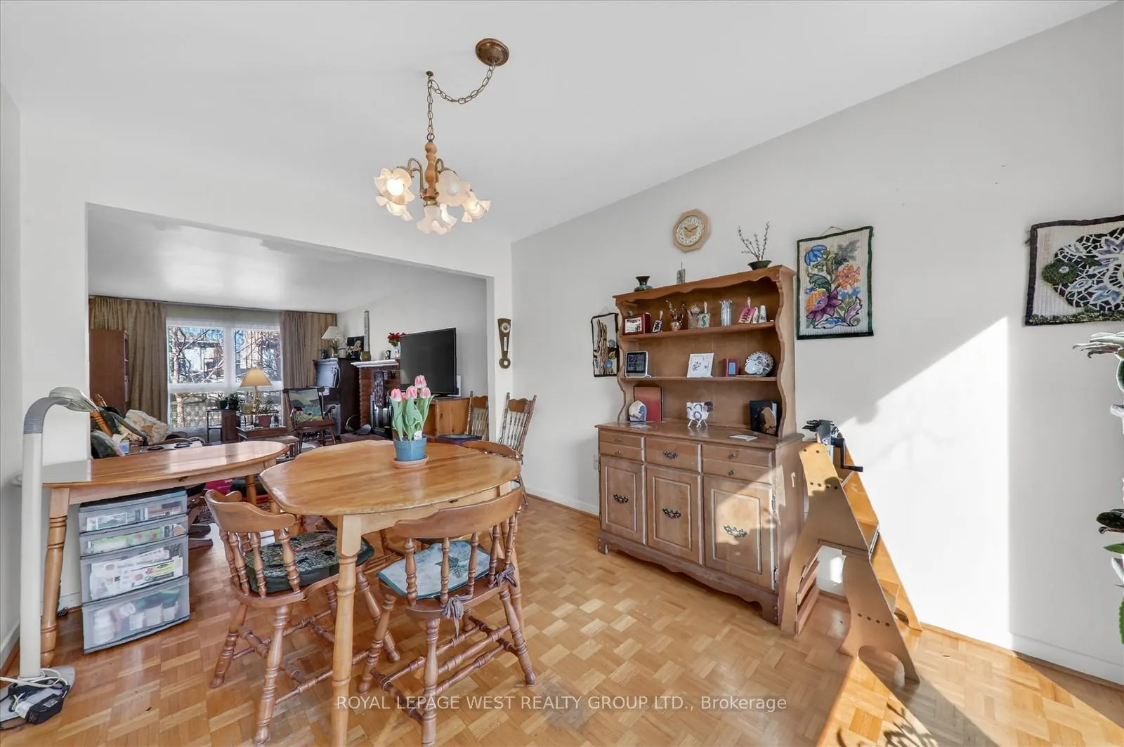 Photo 11 of 35 Roxaline Street, Etobicoke, Humber Heights — HOMEH
