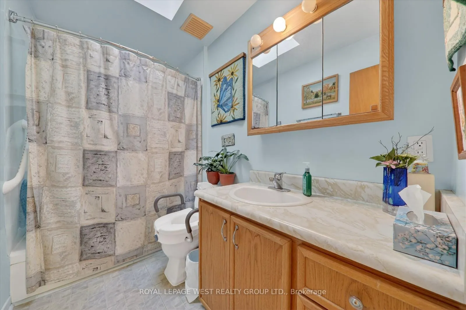 Photo 21 of 35 Roxaline Street, Etobicoke, Humber Heights — HOMEH