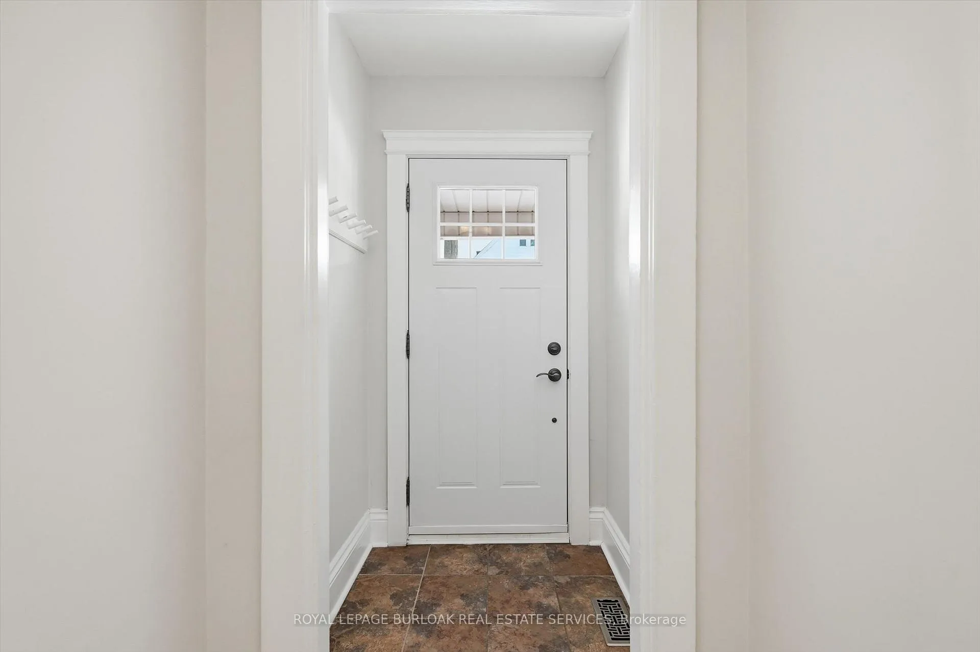 Photo 5 of 43 Belview Avenue, Hamilton, Crown Point — HOMEH