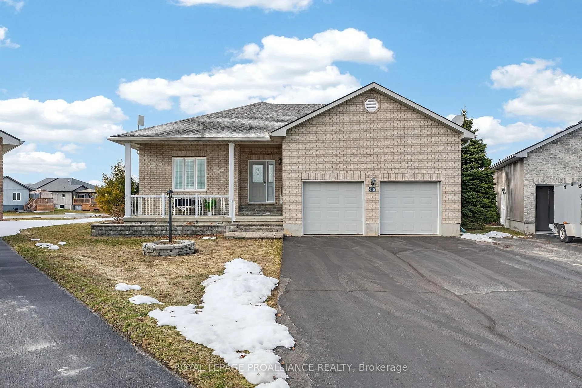 Photo 1 of 45 Maplehurst Crescent, Prince Edward County, Wellington Ward — HOMEH